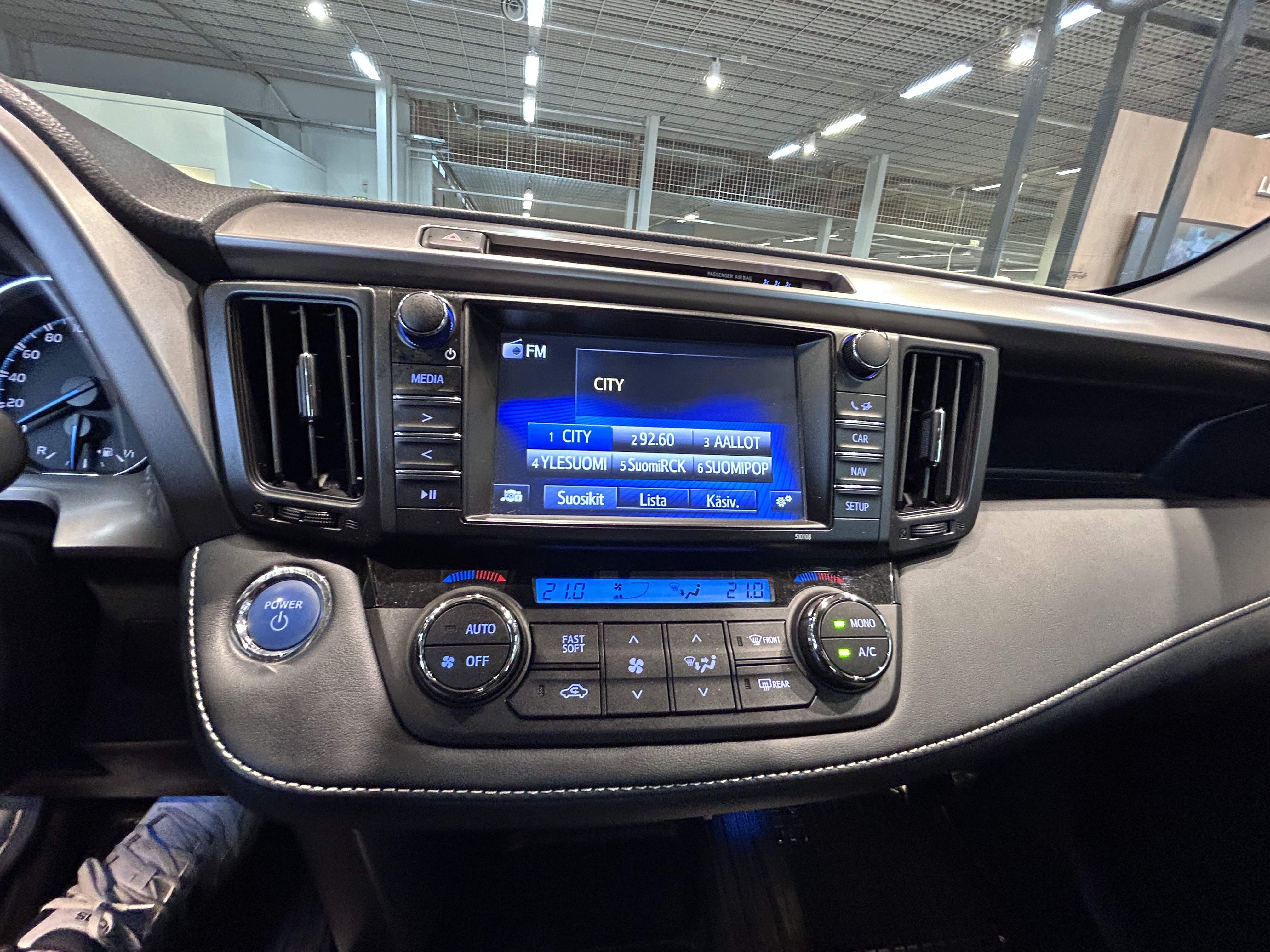 TOYOTA RAV4 2018