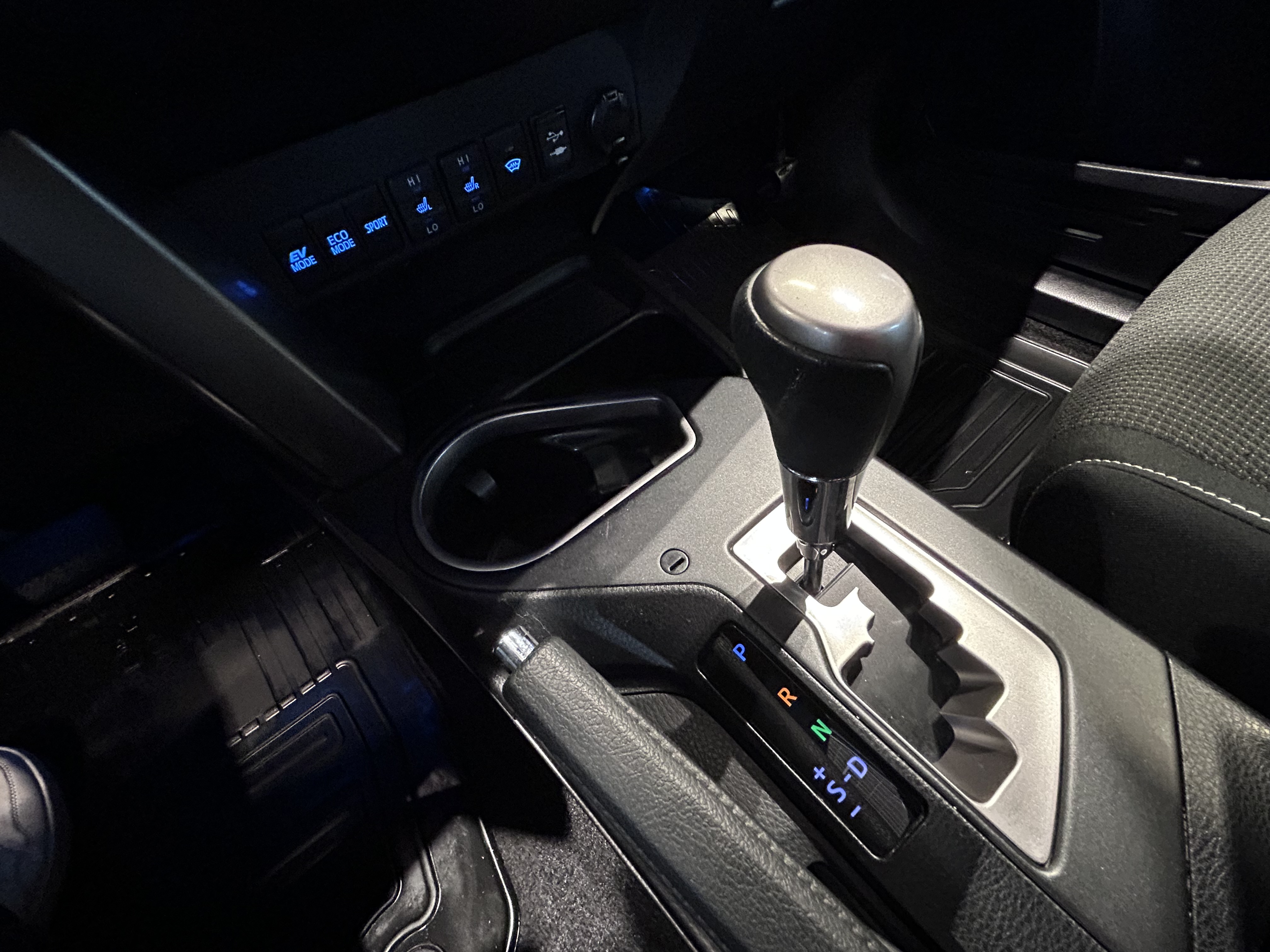 TOYOTA RAV4 2018