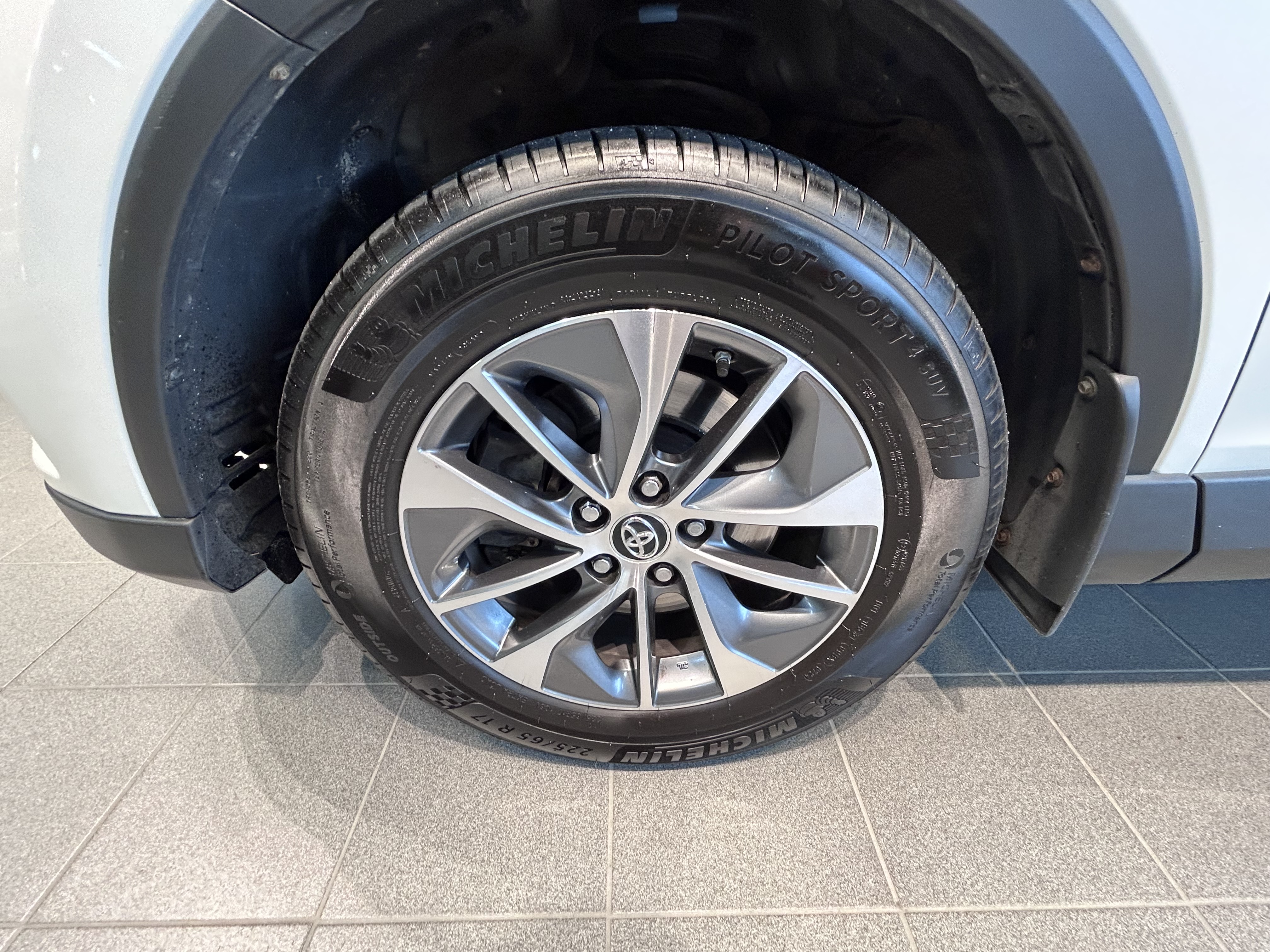 TOYOTA RAV4 2018