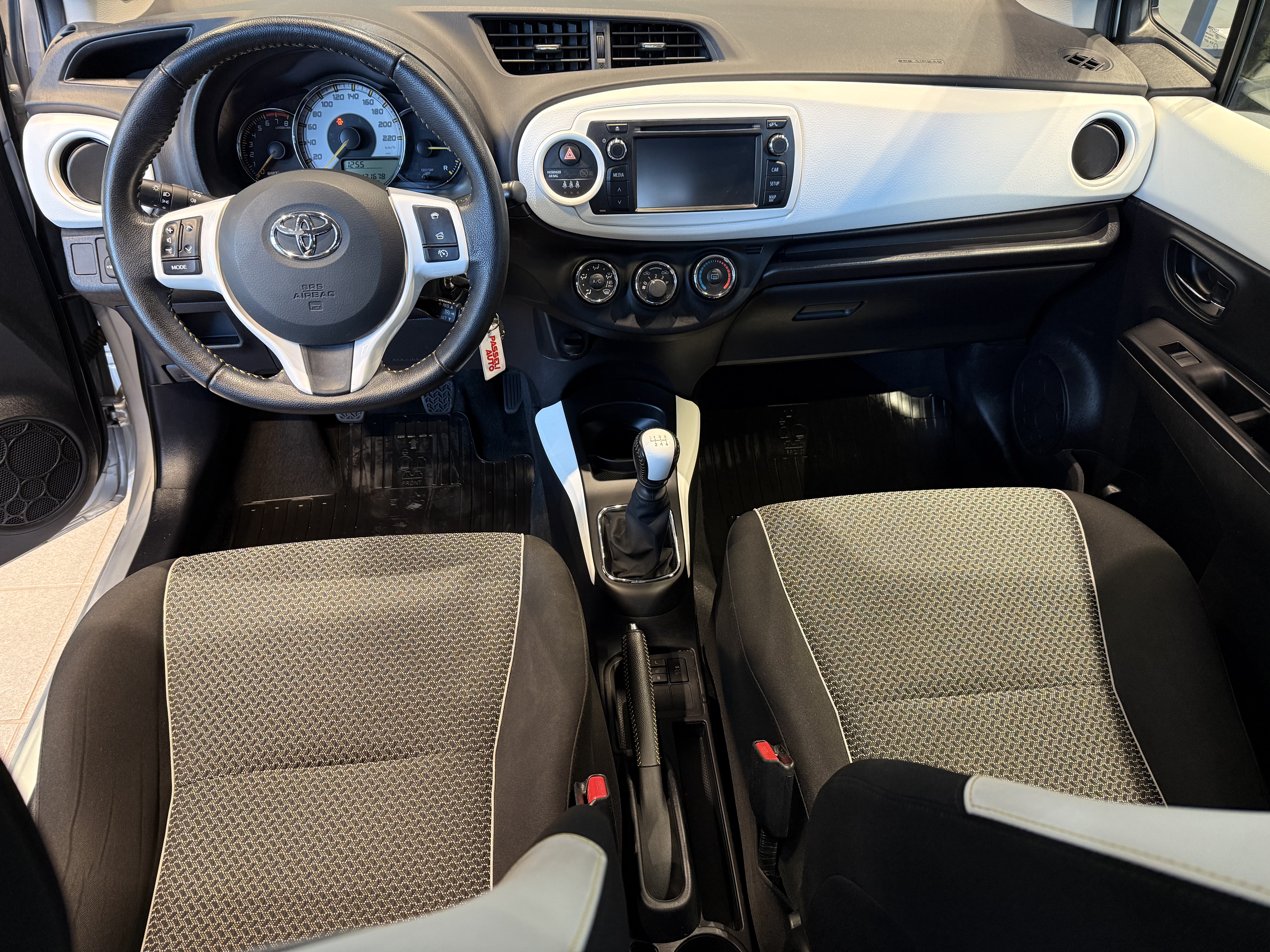 TOYOTA YARIS 2014