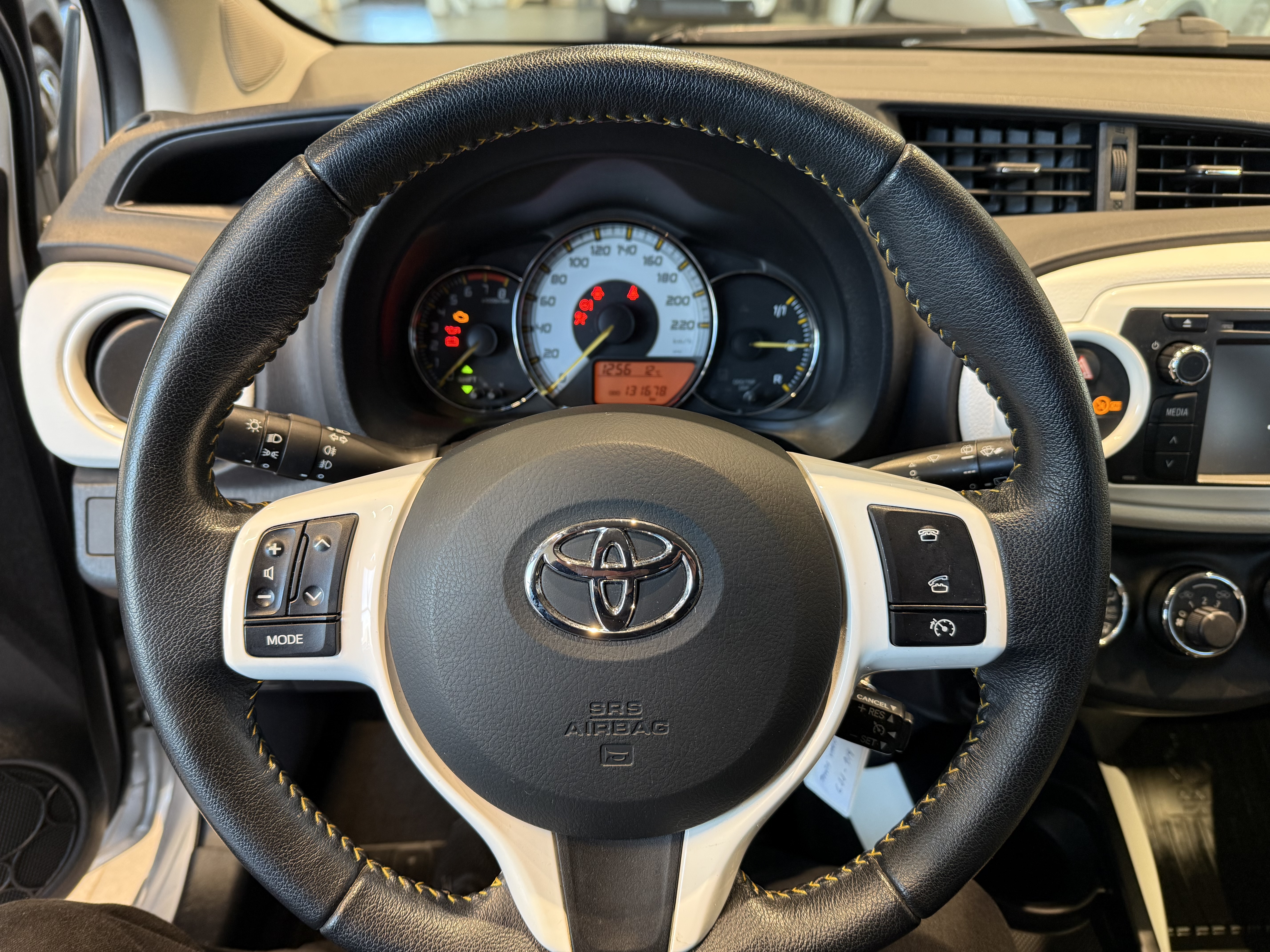 TOYOTA YARIS 2014