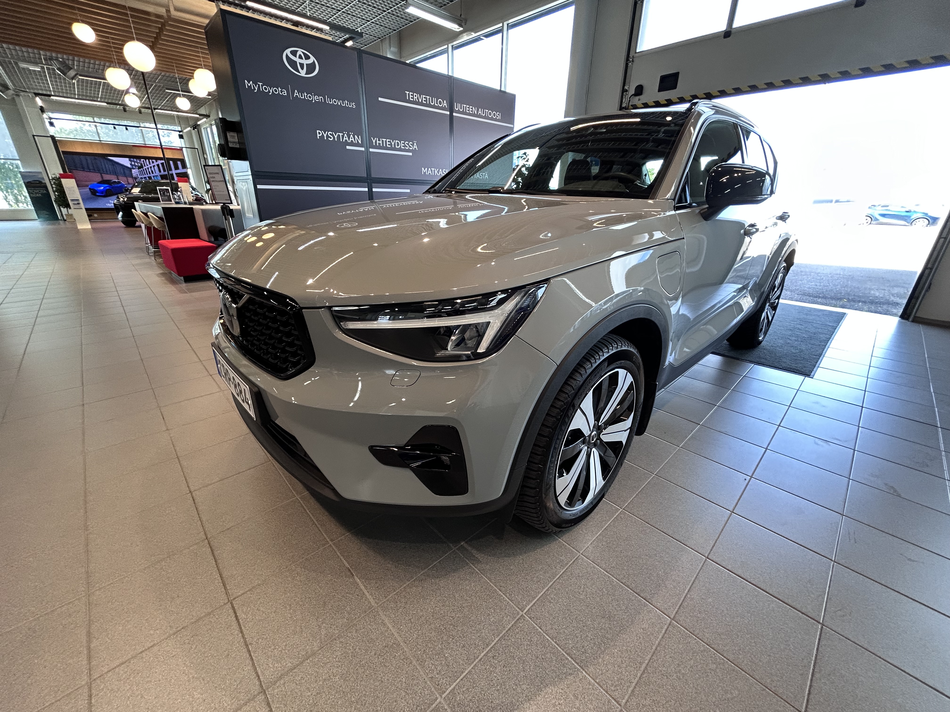 VOLVO XC40 2023