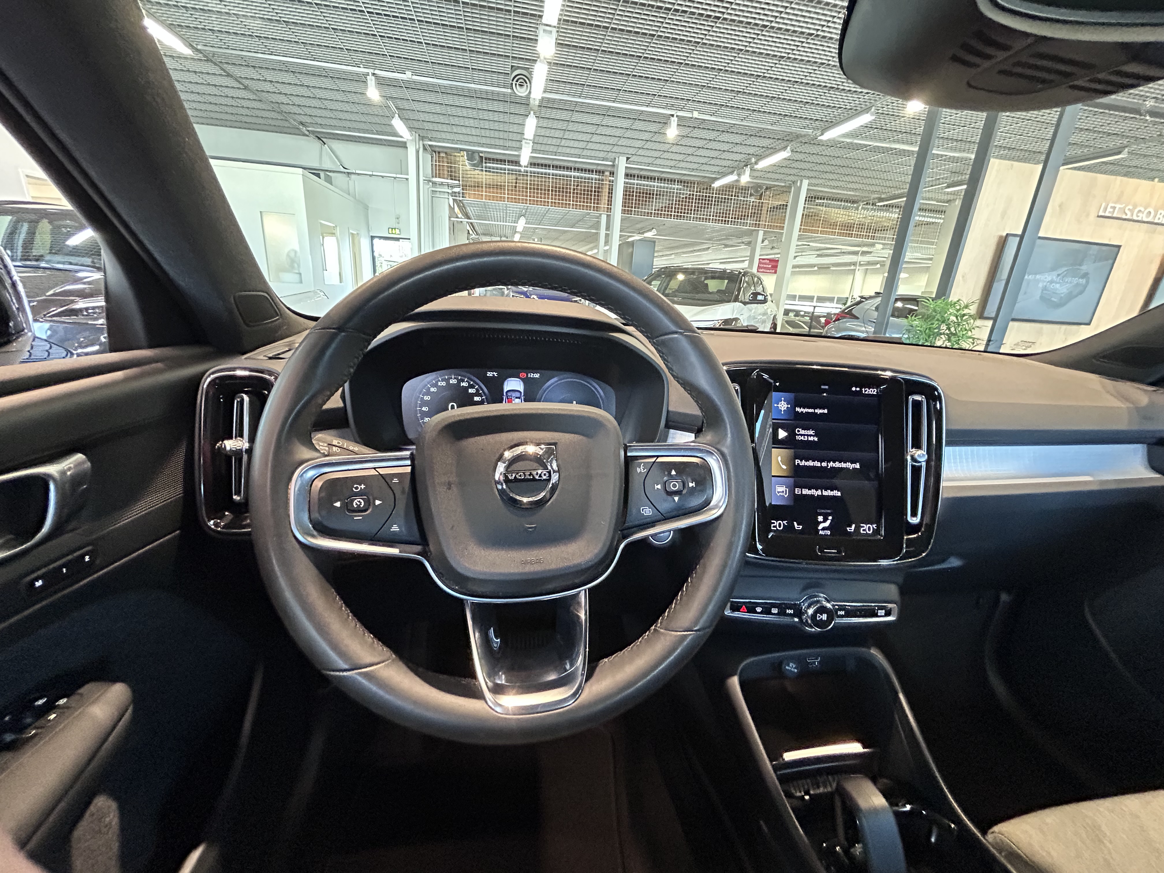 VOLVO XC40 2023