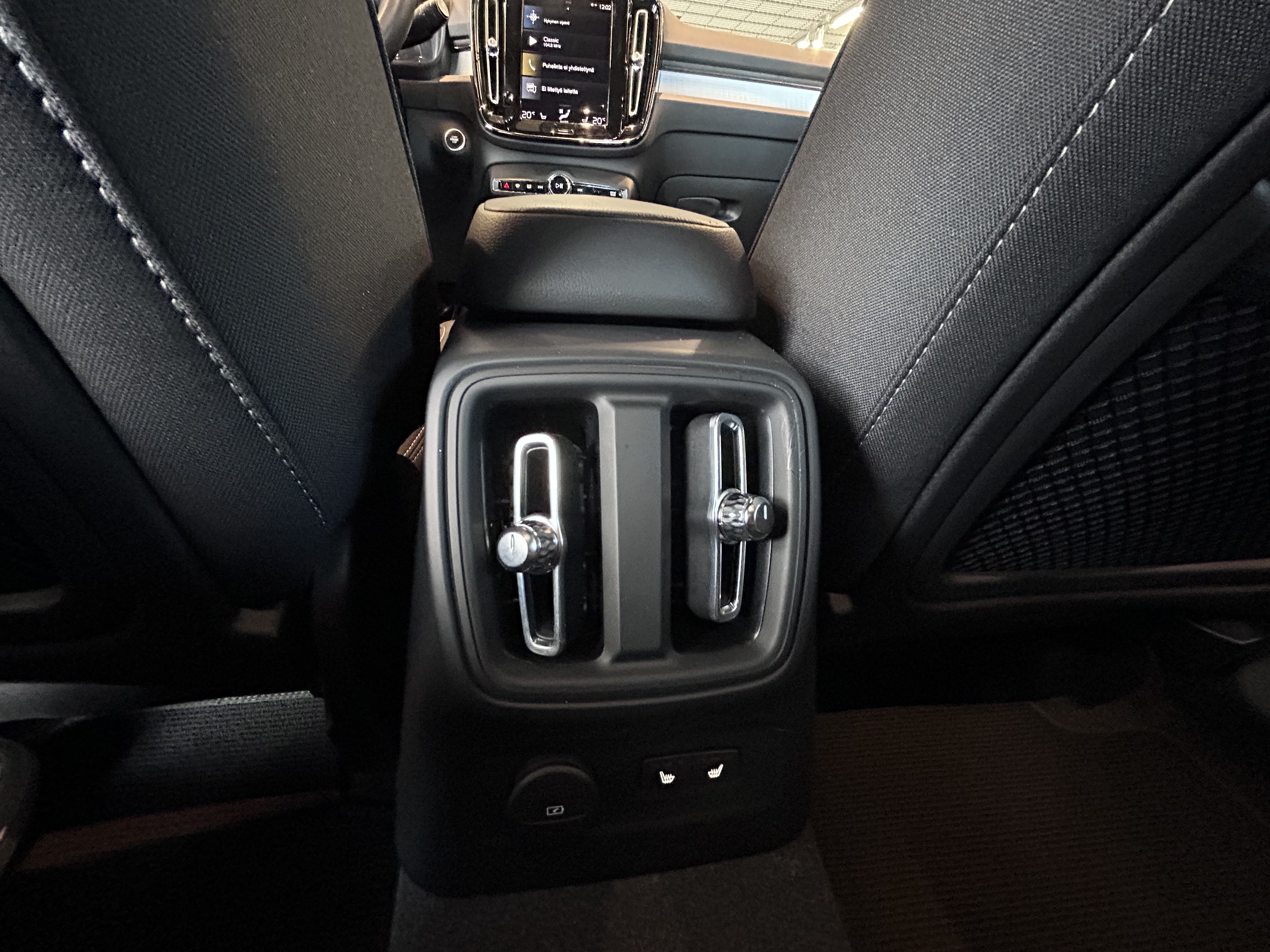 VOLVO XC40 2023