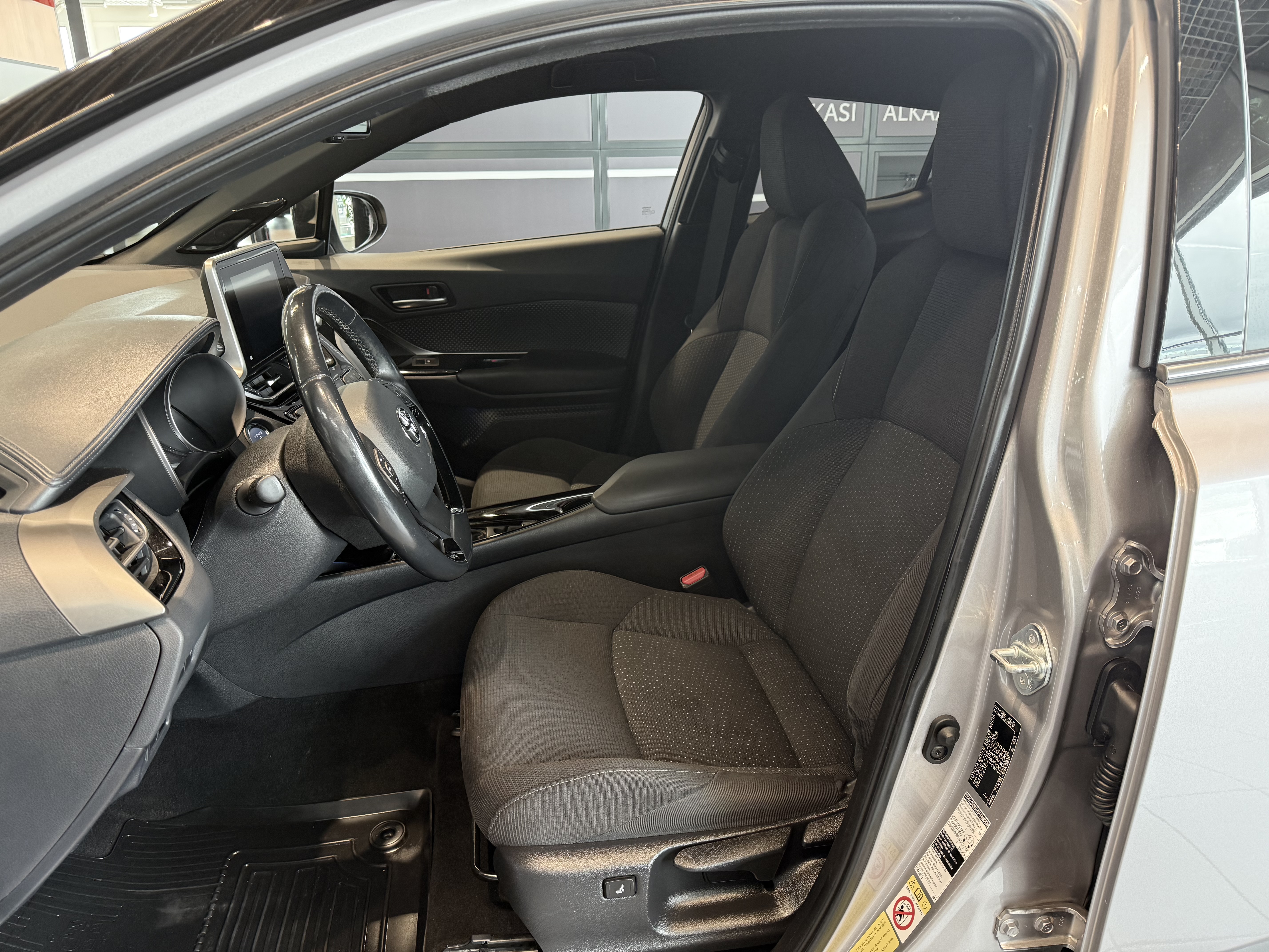 TOYOTA C-HR 2019