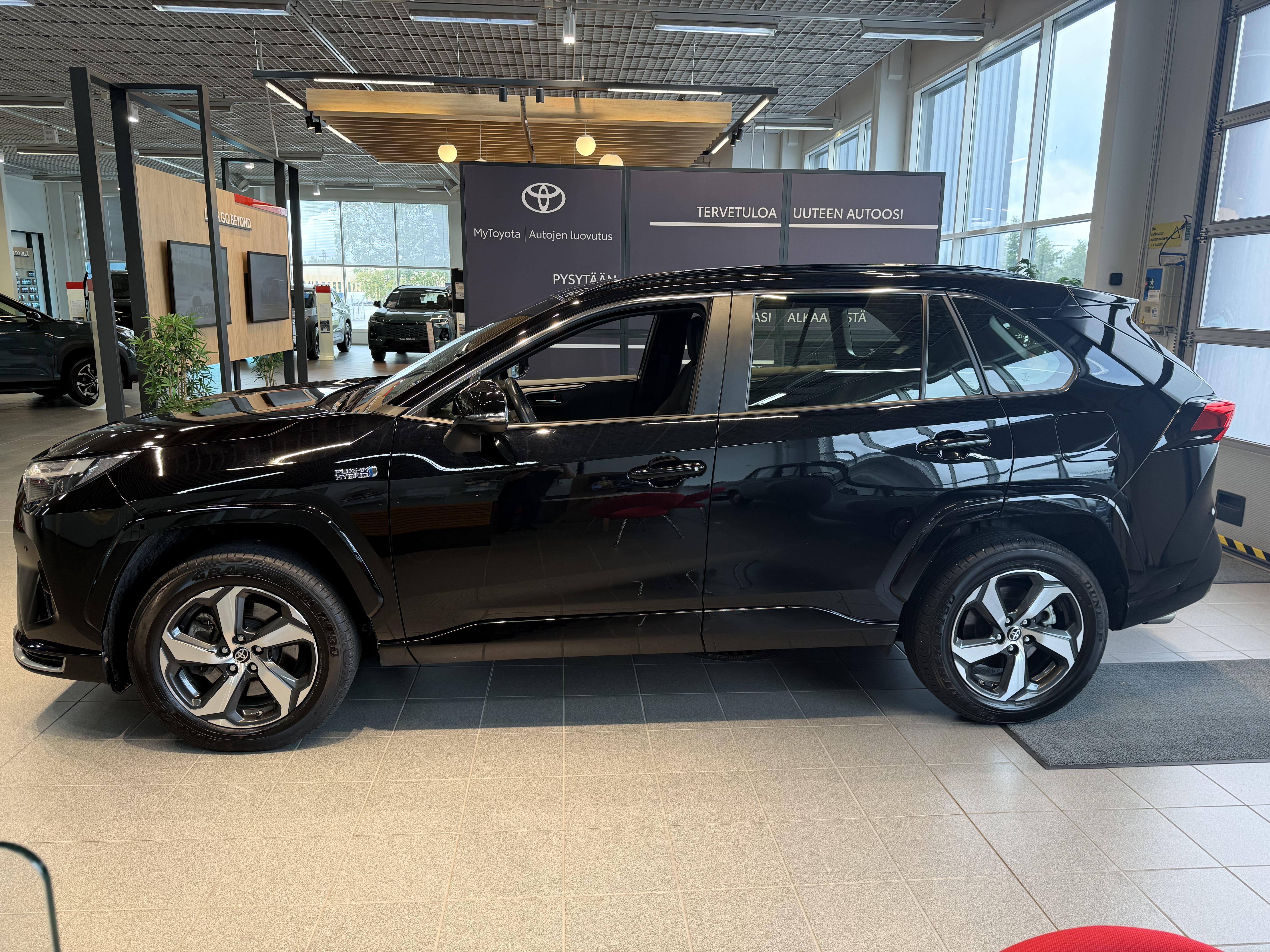 TOYOTA RAV4 Plug-in 2024