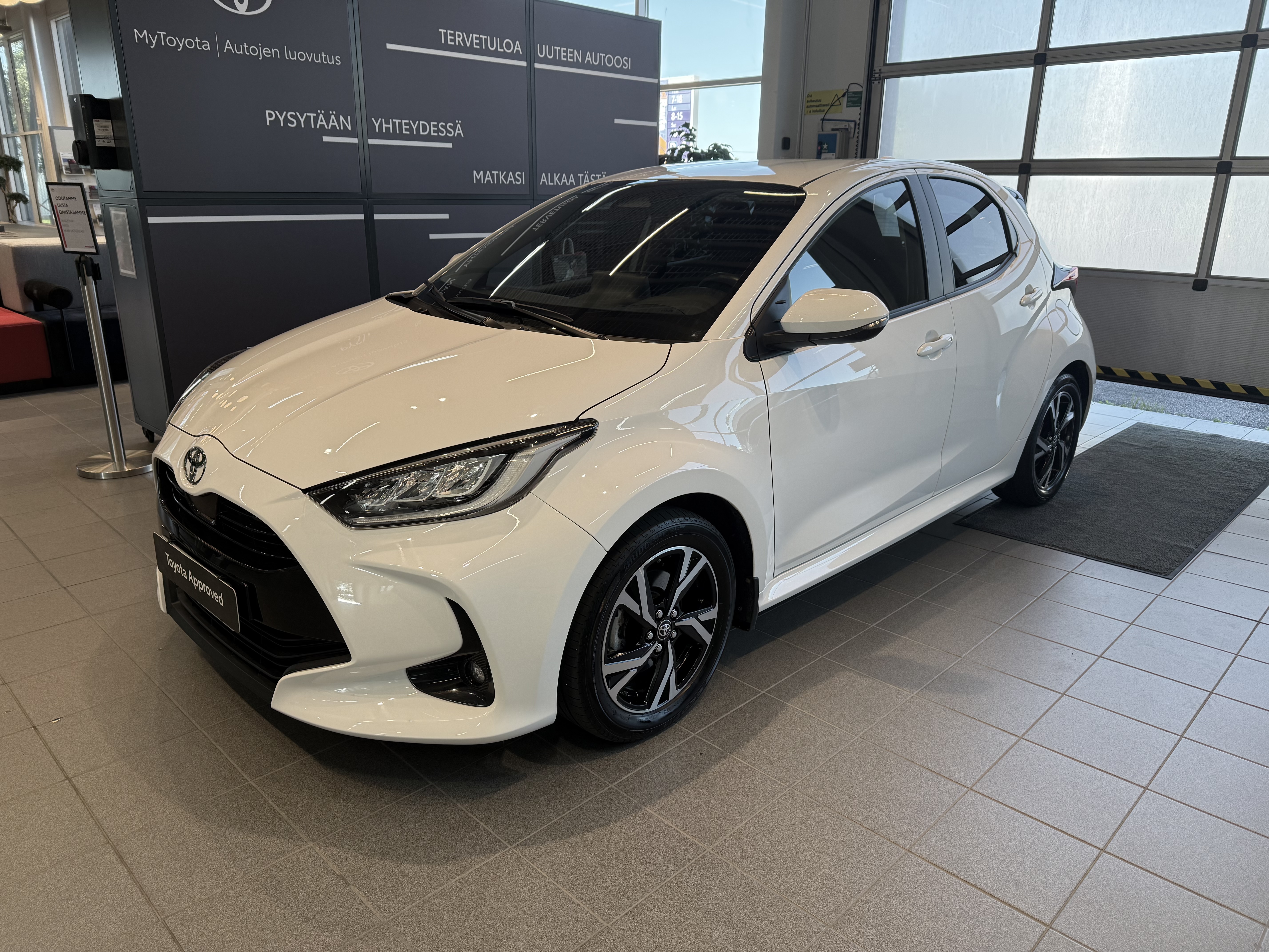 TOYOTA YARIS 2024