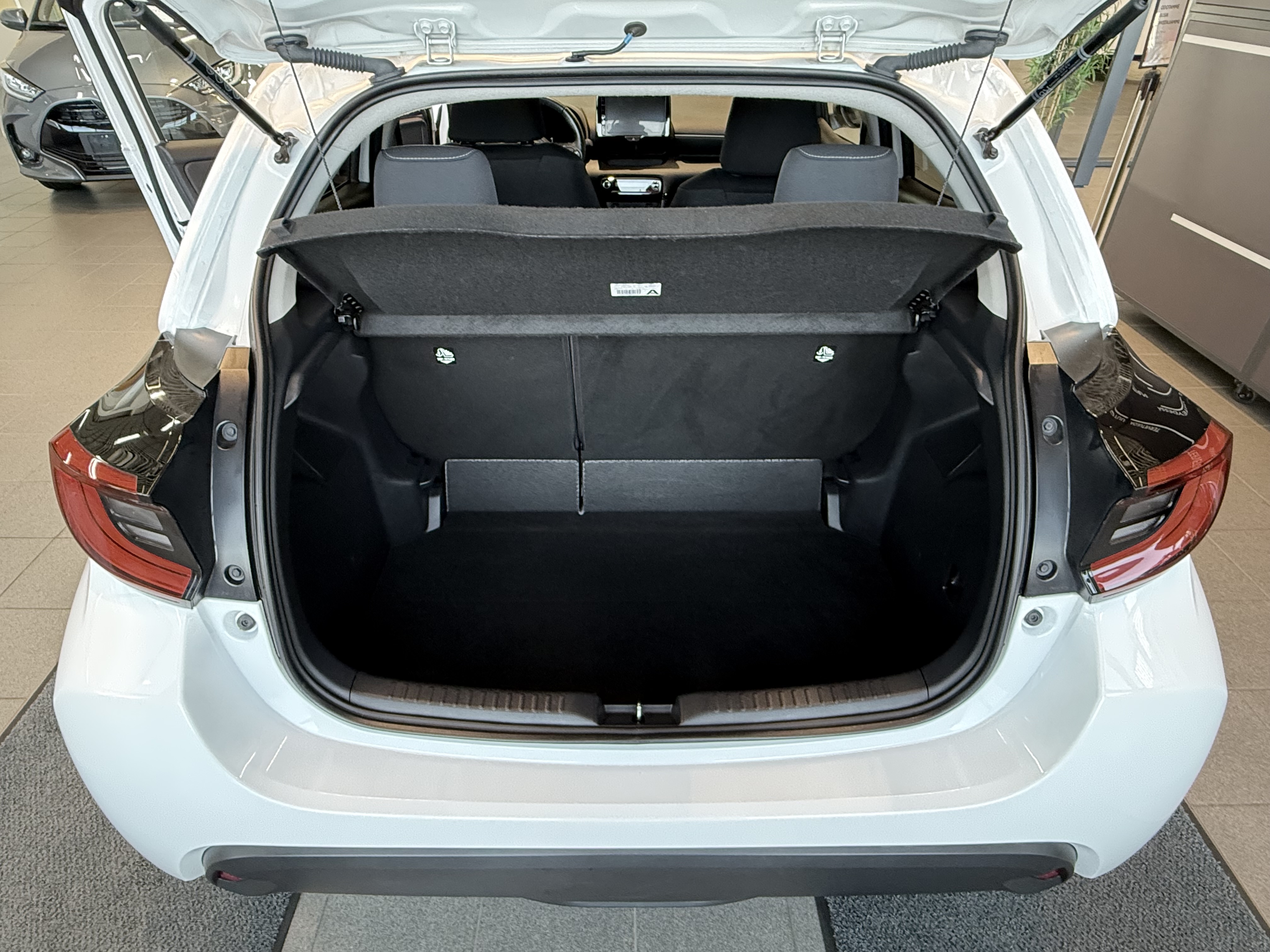 TOYOTA YARIS 2024