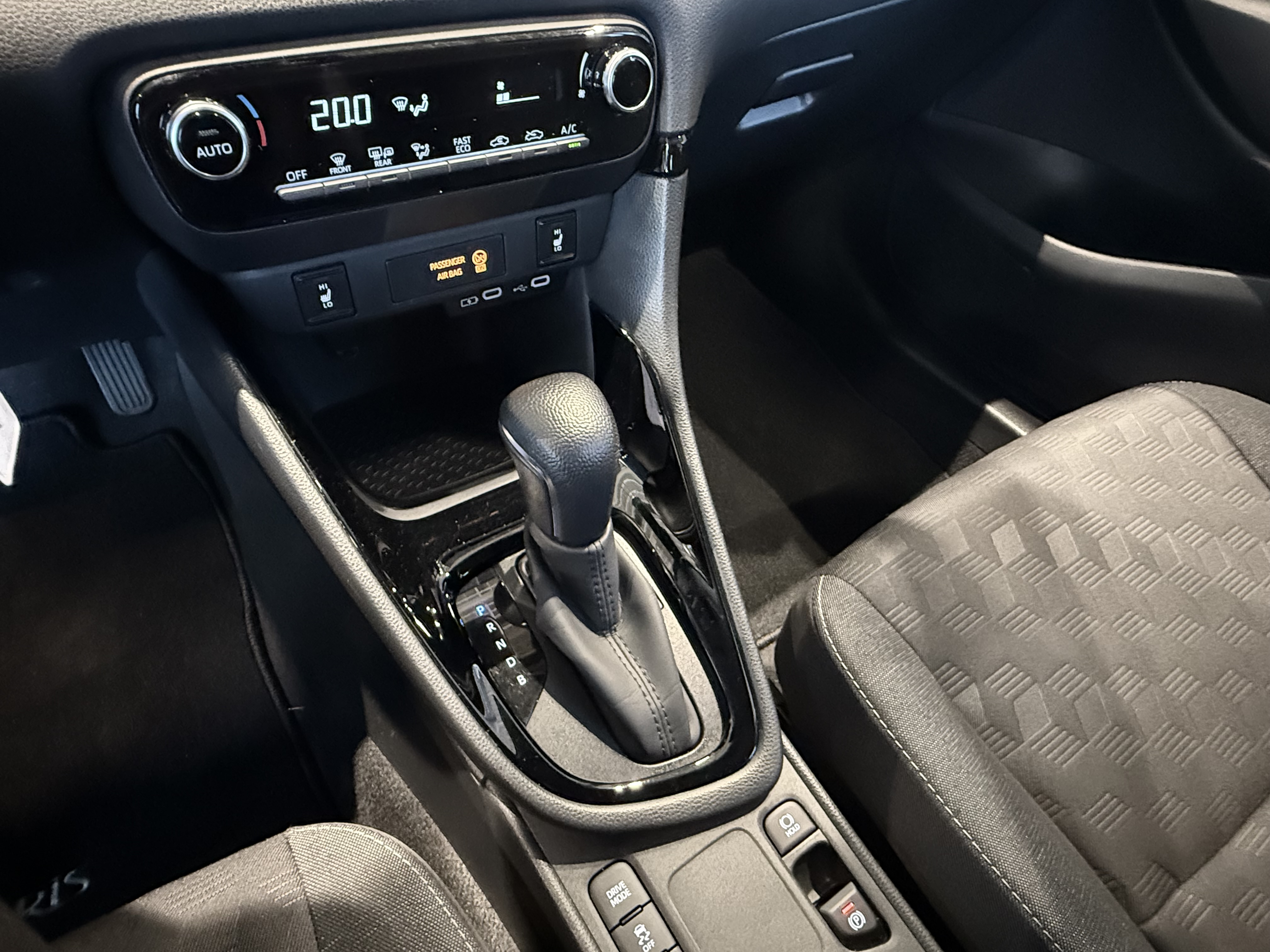TOYOTA YARIS 2024