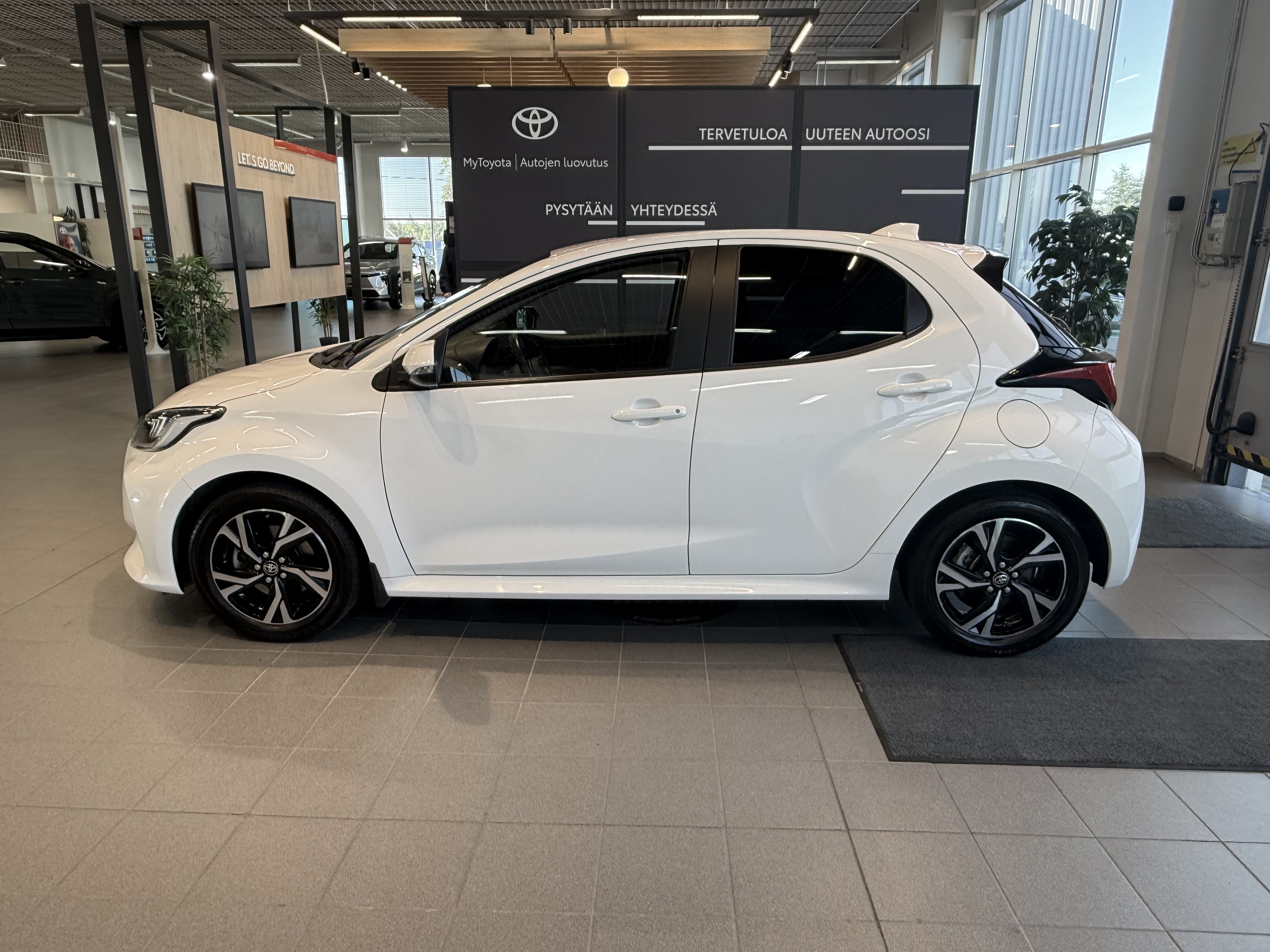TOYOTA YARIS 2024