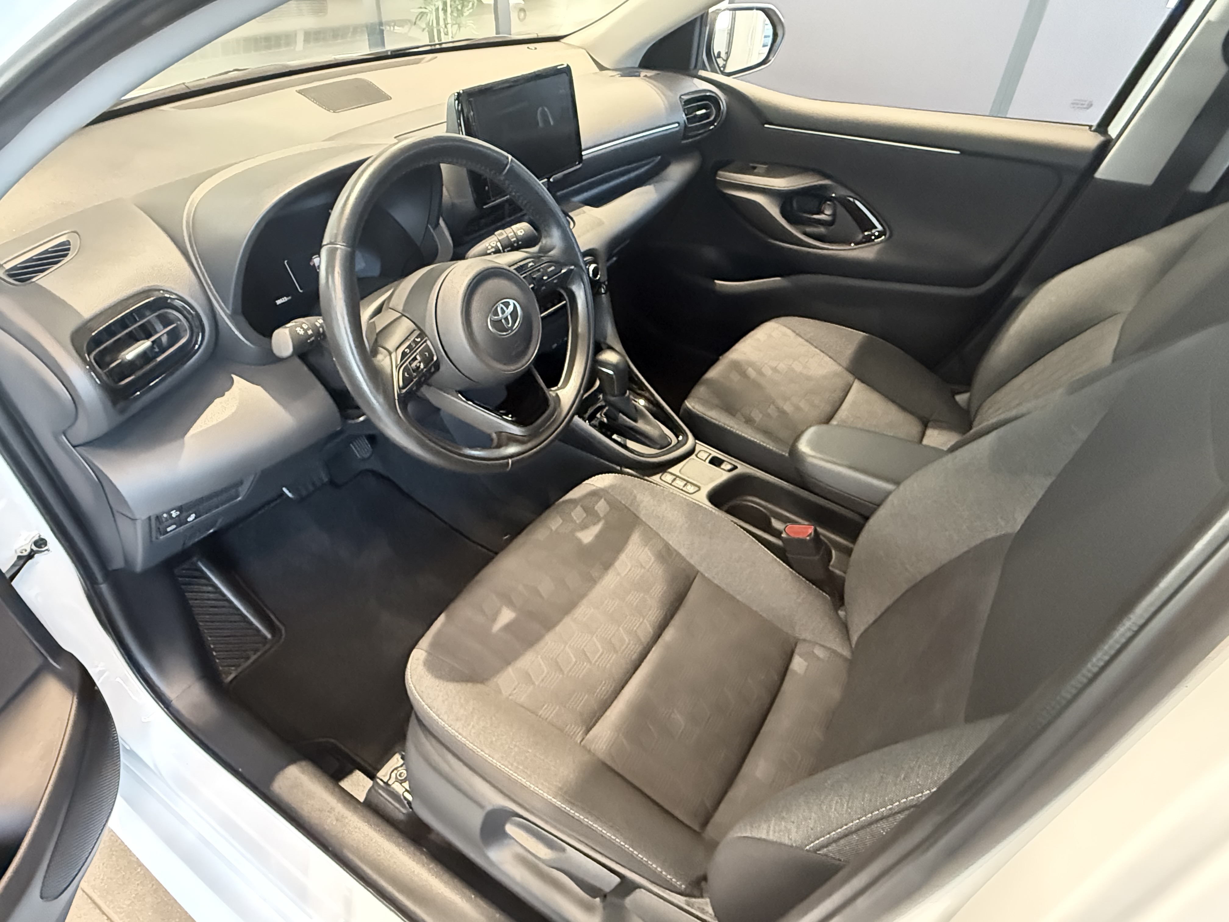 TOYOTA YARIS 2024