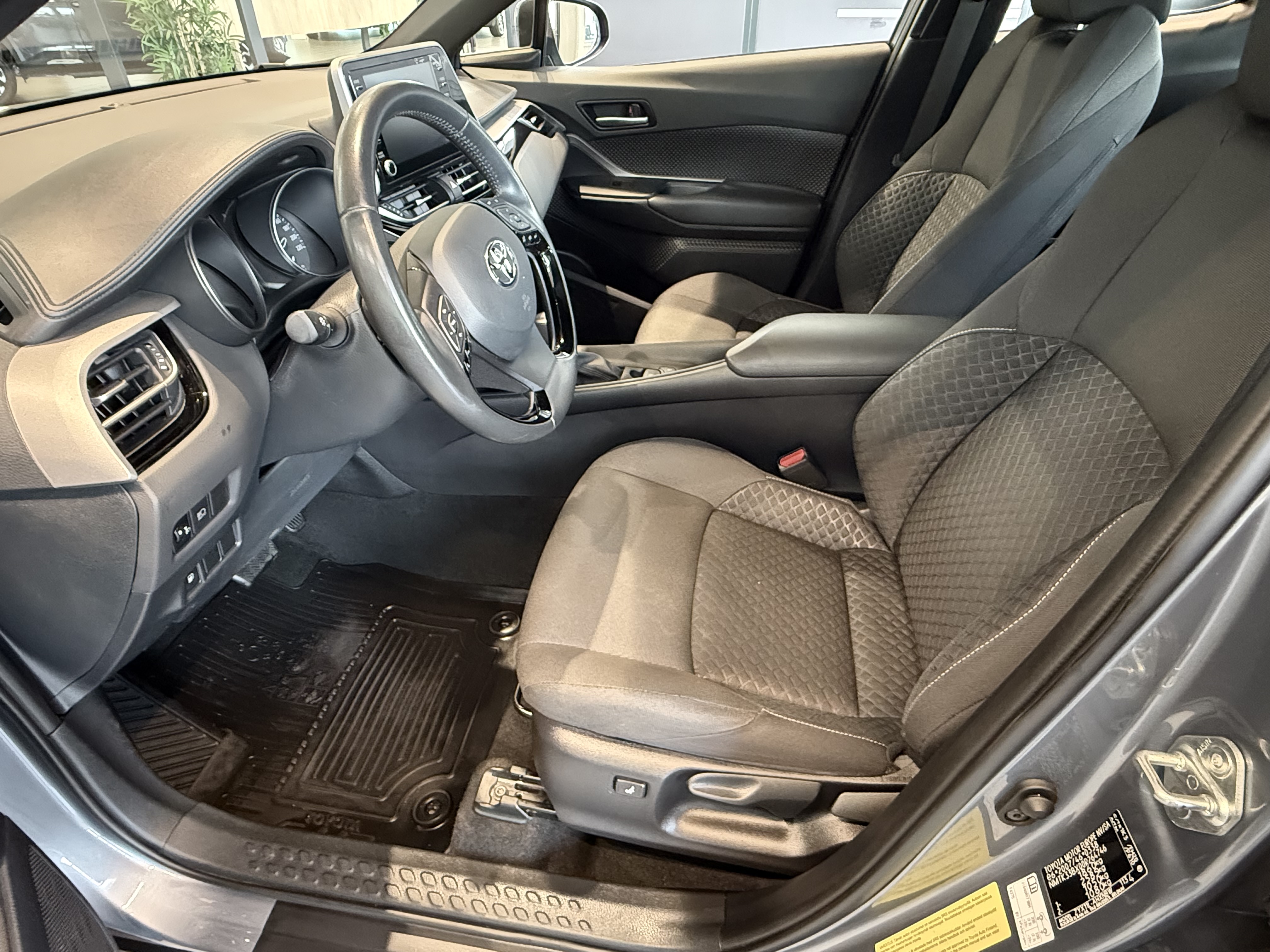 TOYOTA C-HR 2023