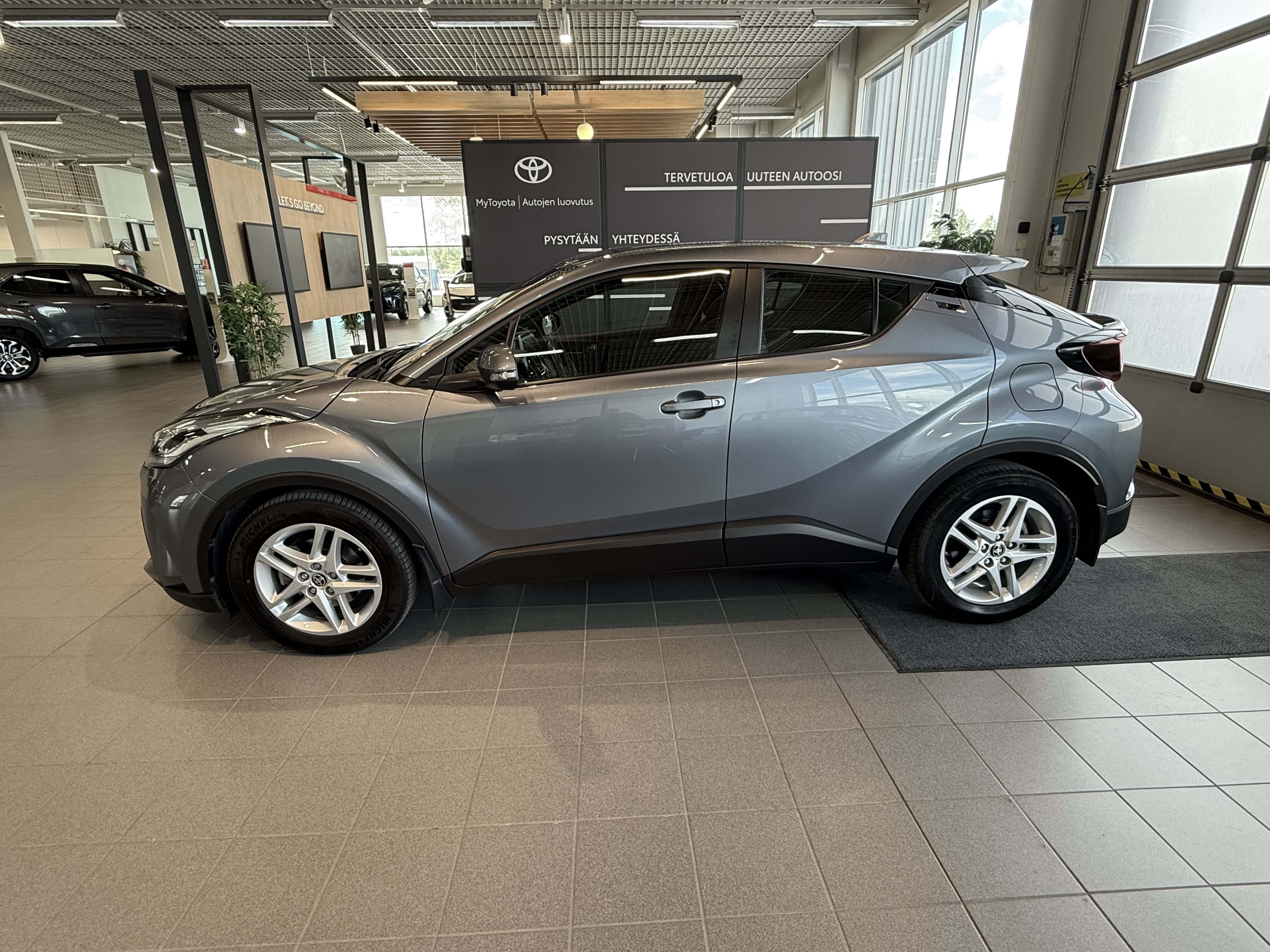 TOYOTA C-HR 2023