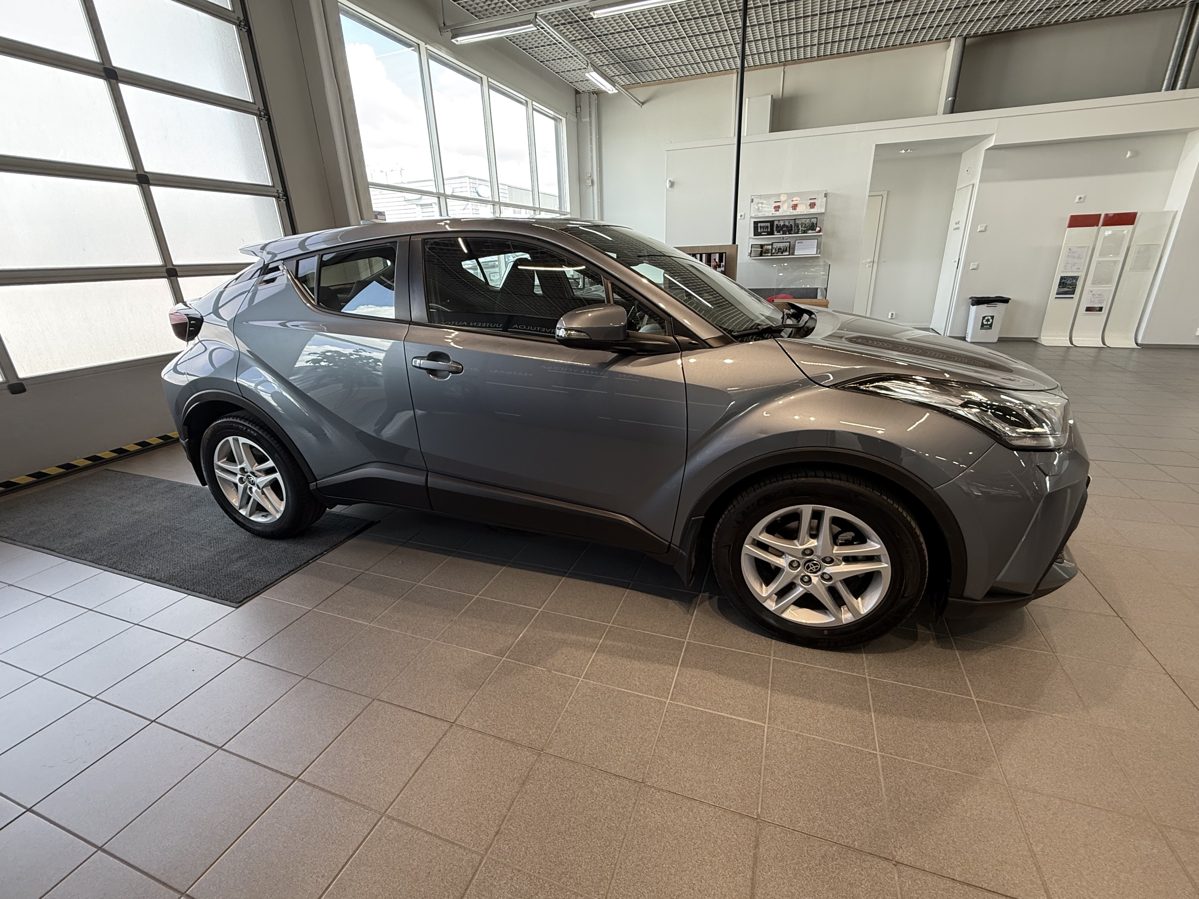 TOYOTA C-HR 2023