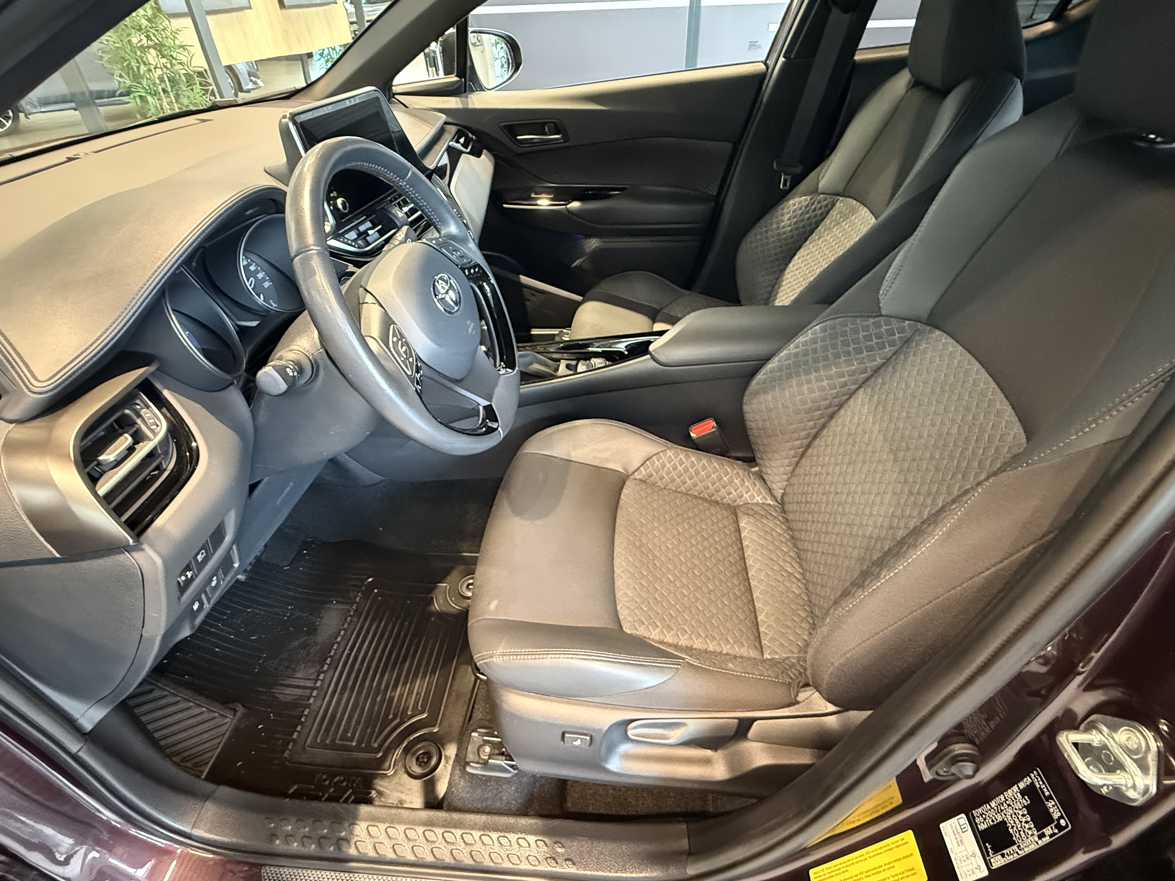 TOYOTA C-HR 2023