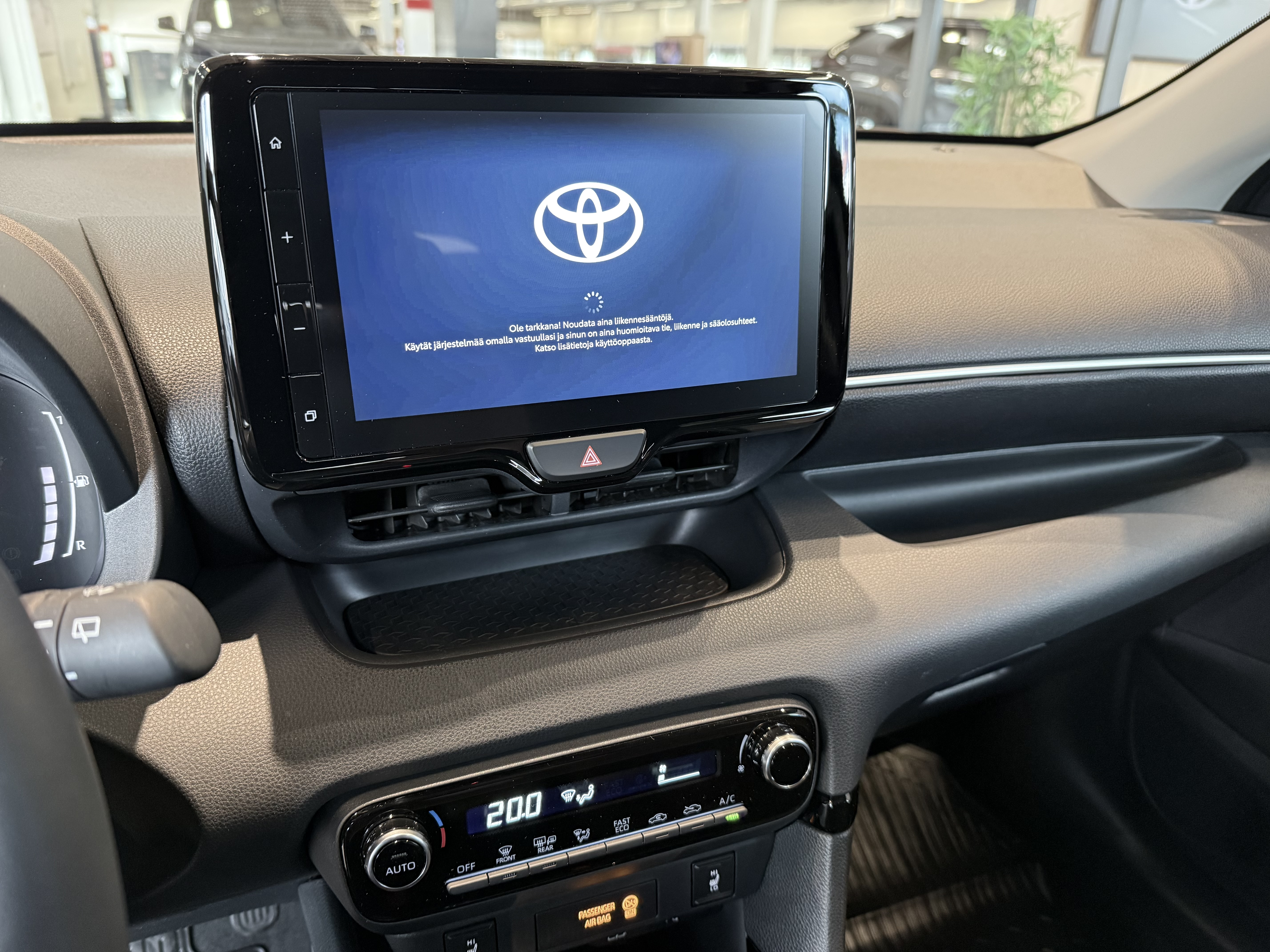 TOYOTA YARIS 2025