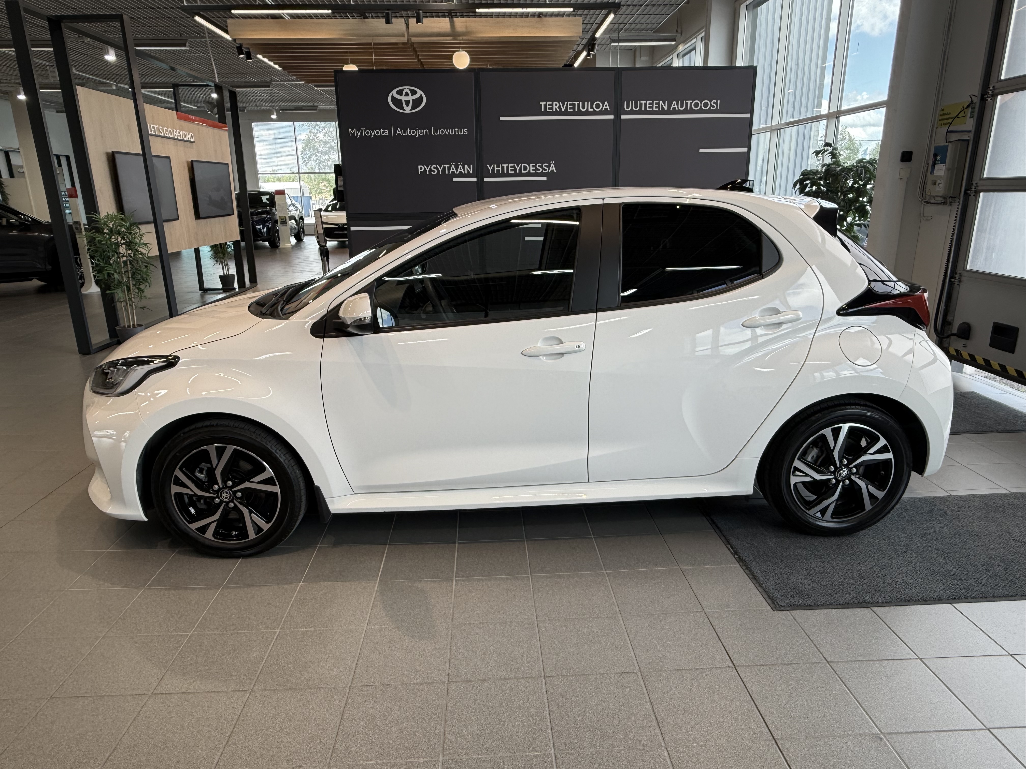 TOYOTA YARIS 2025