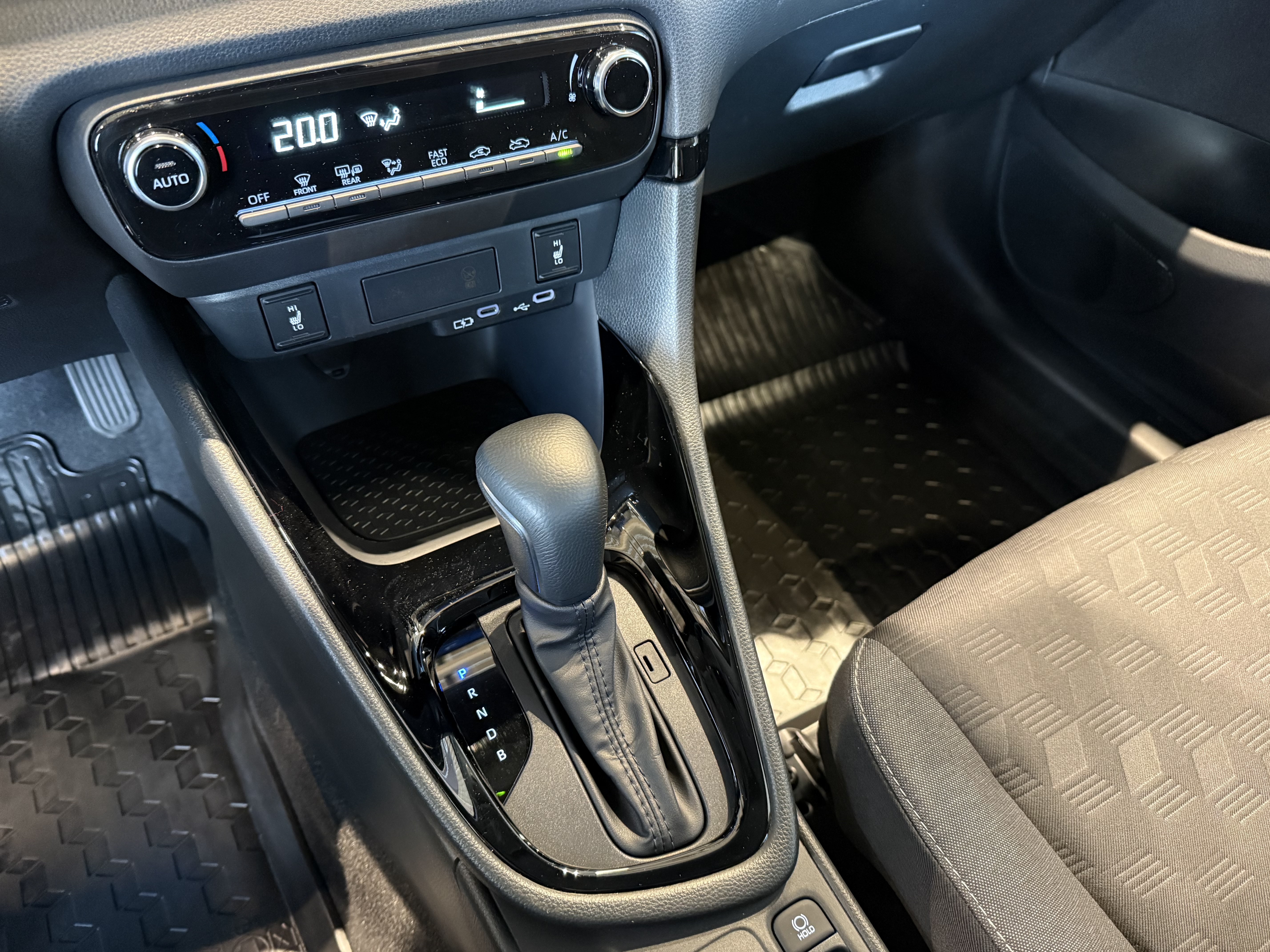 TOYOTA YARIS 2025