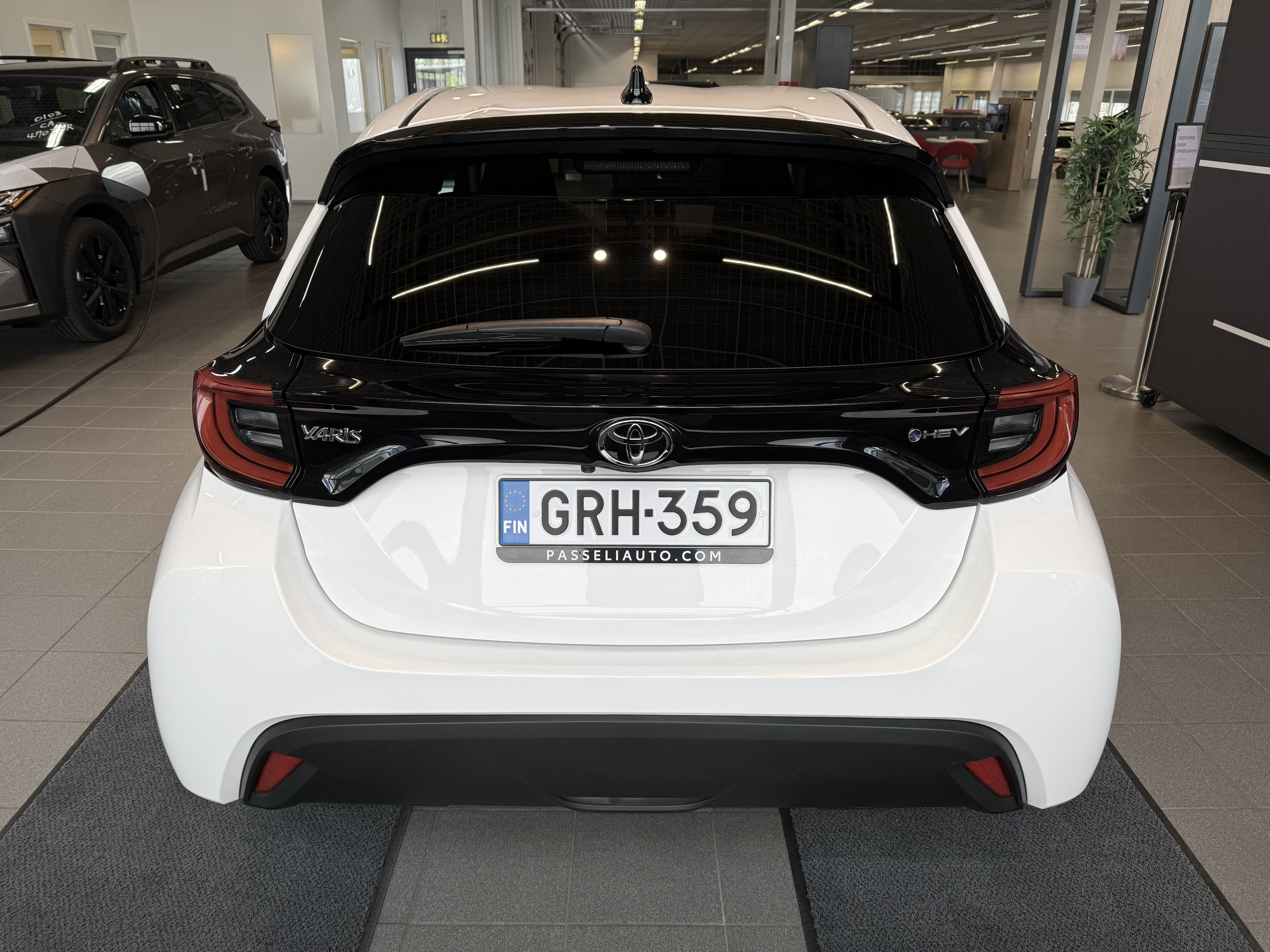 TOYOTA YARIS 2025