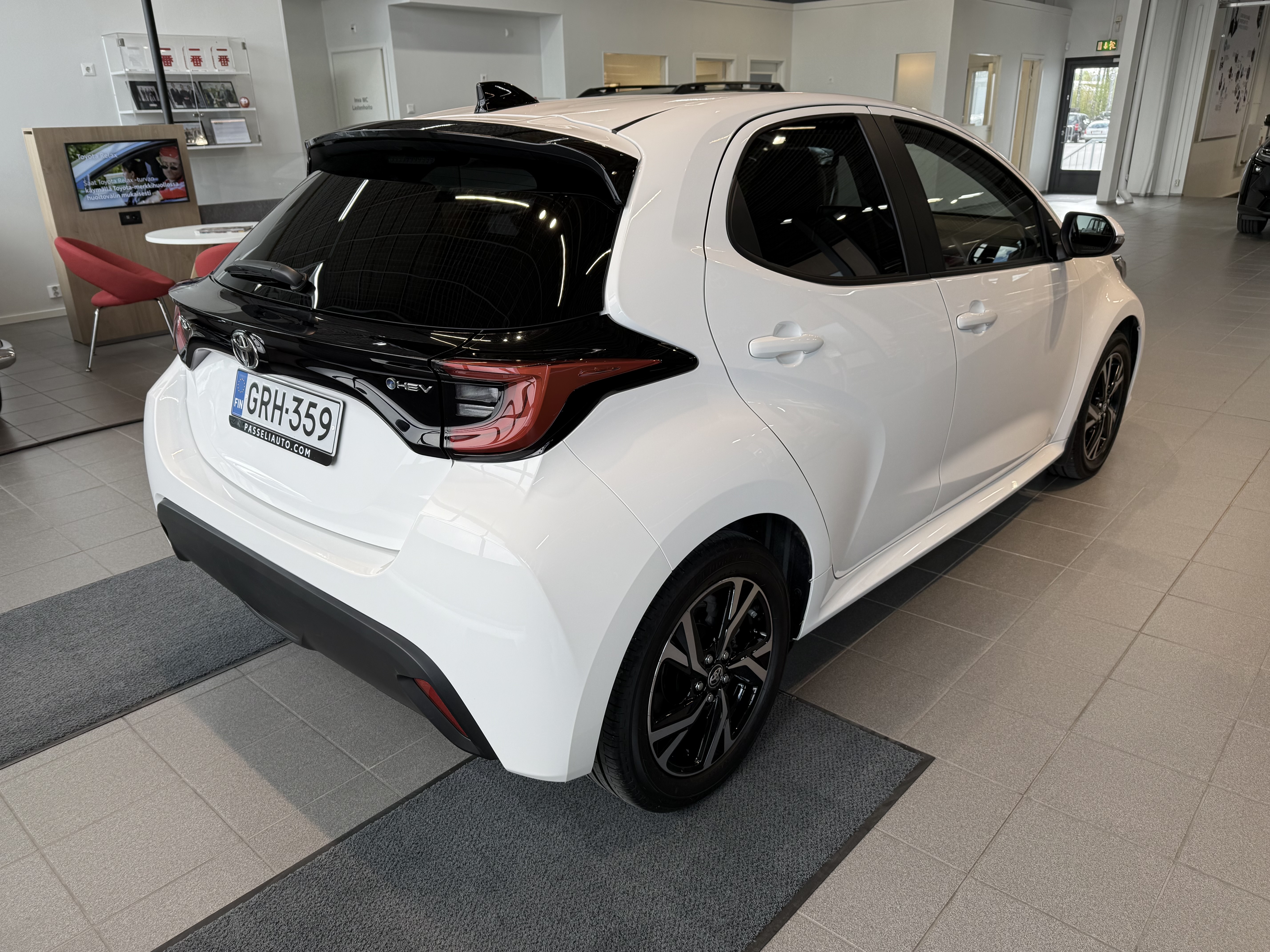 TOYOTA YARIS 2025