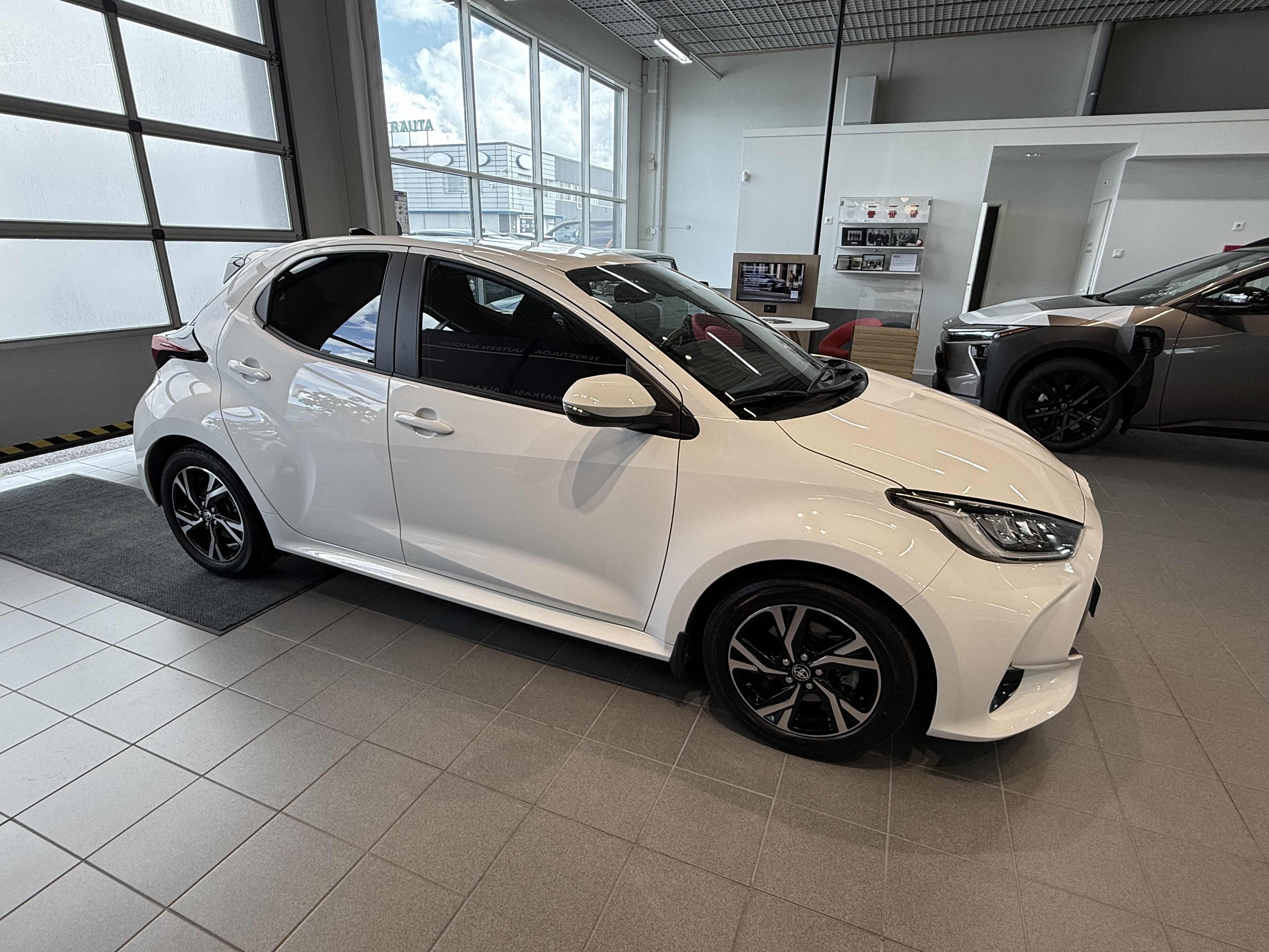 TOYOTA YARIS 2025