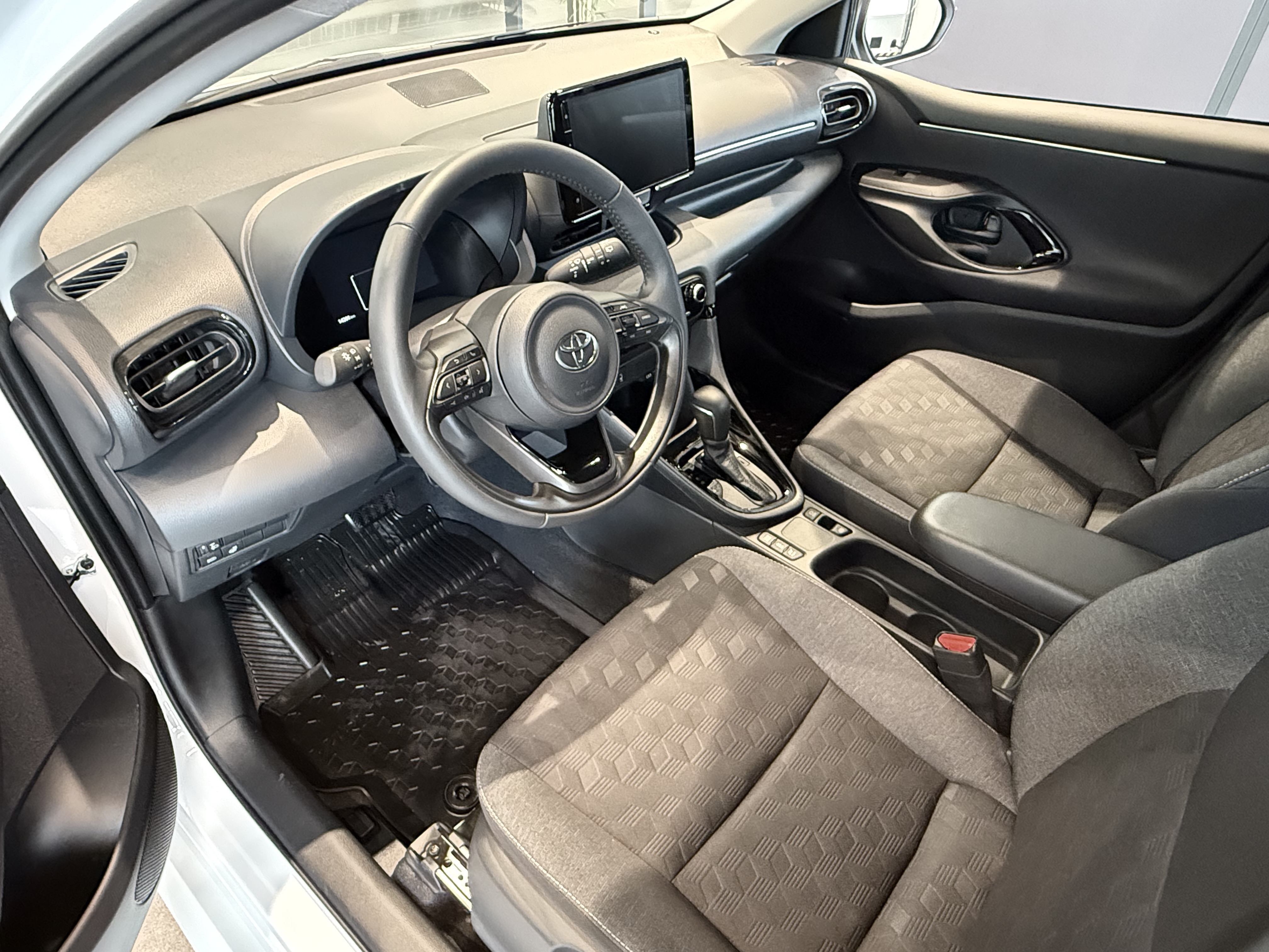 TOYOTA YARIS 2025