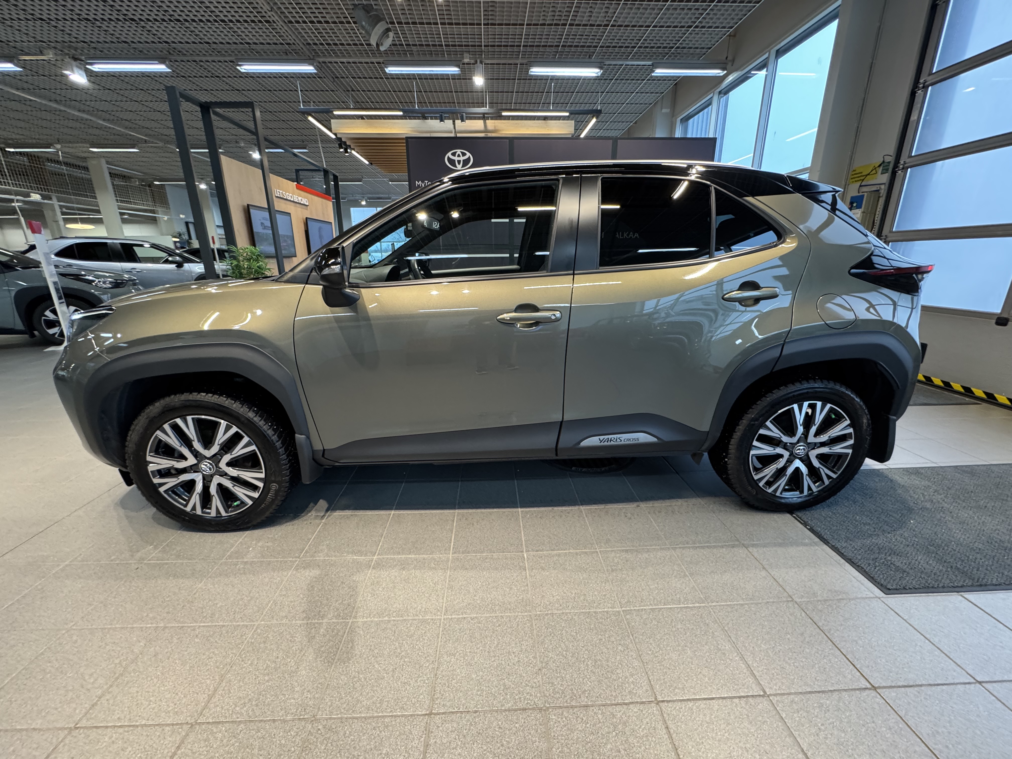 TOYOTA Yaris Cross 2022