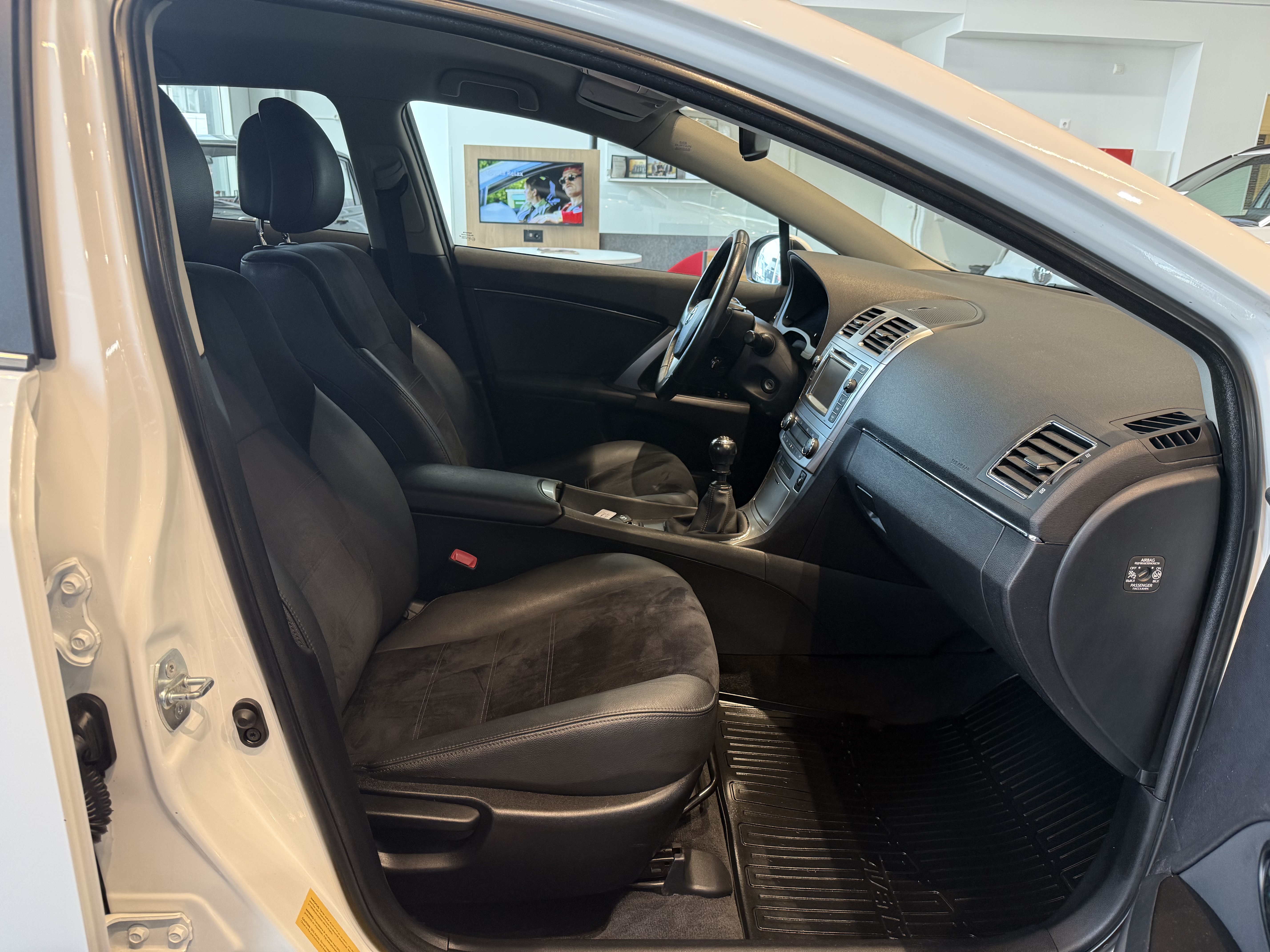 TOYOTA AVENSIS 2014