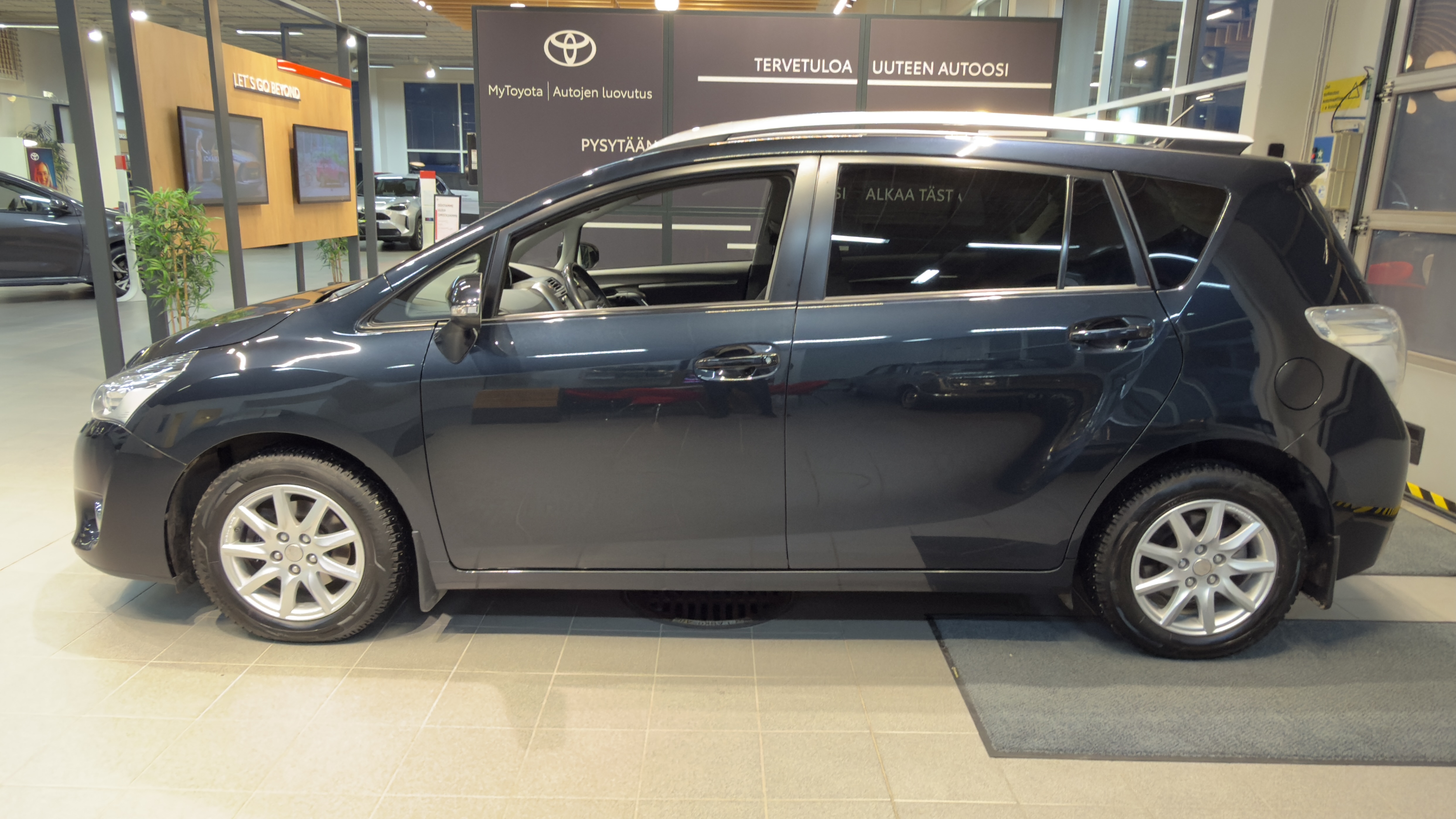 TOYOTA Verso 2014