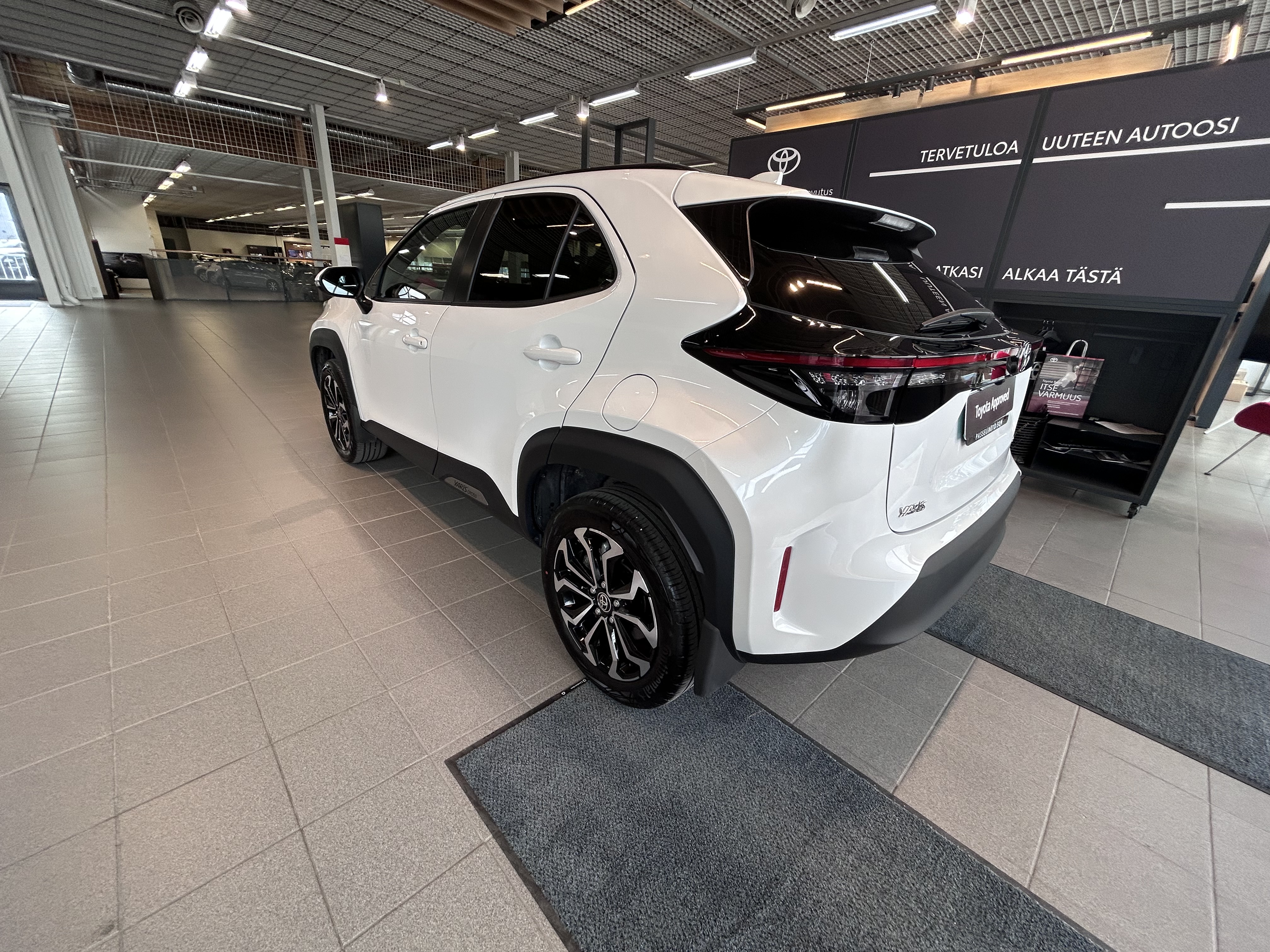 TOYOTA Yaris Cross 2025