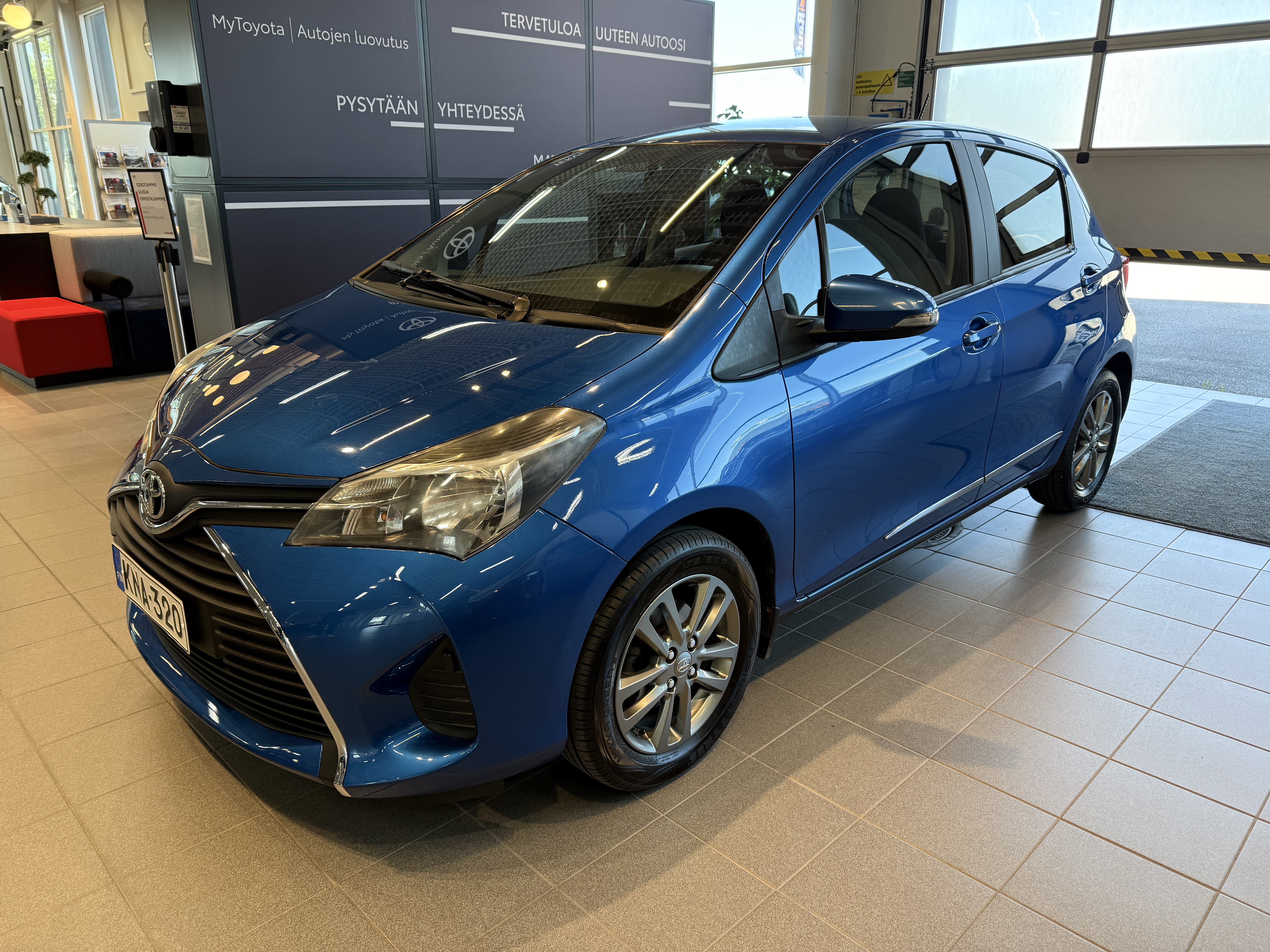 TOYOTA YARIS 2015