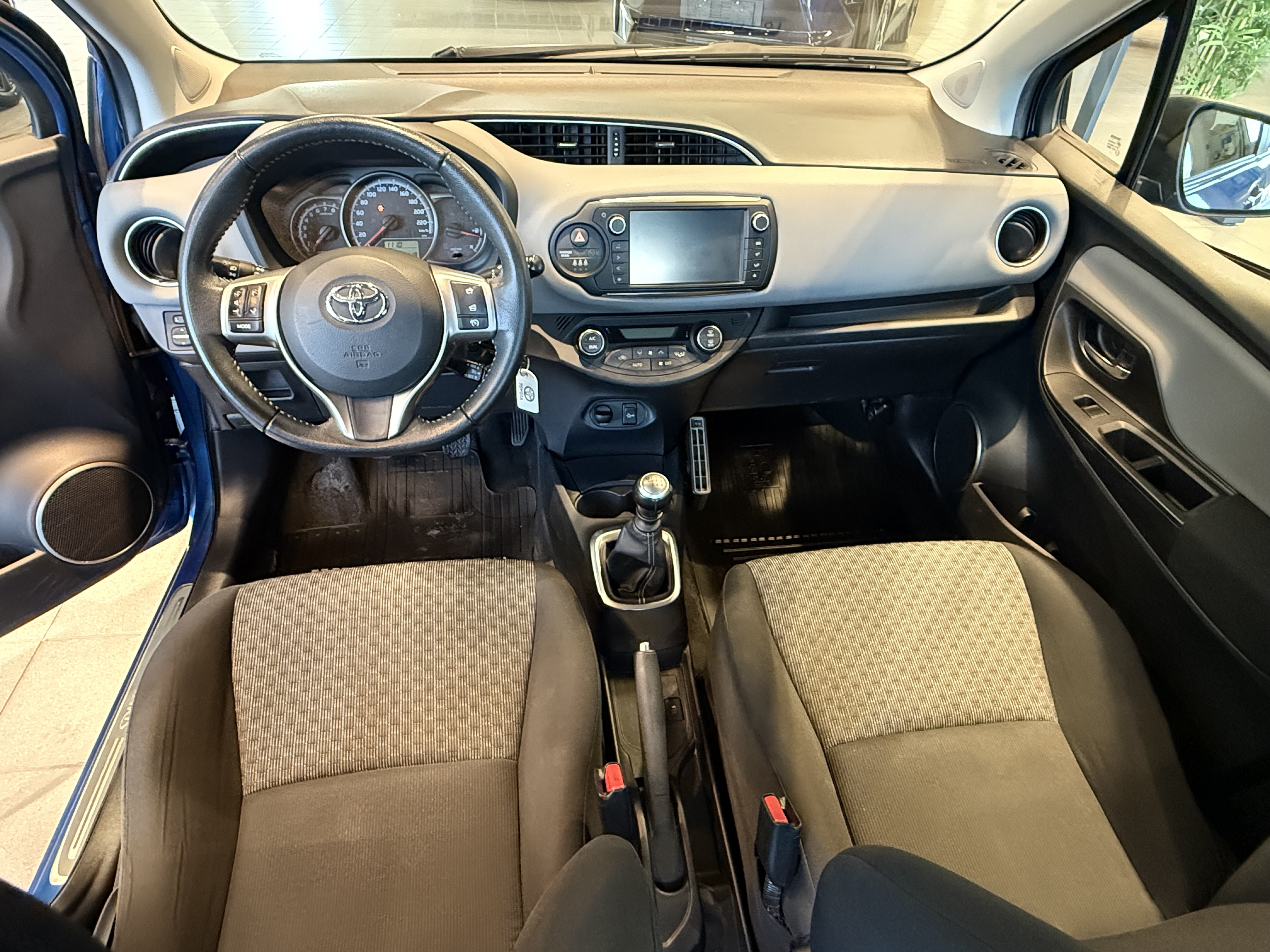 TOYOTA YARIS 2015