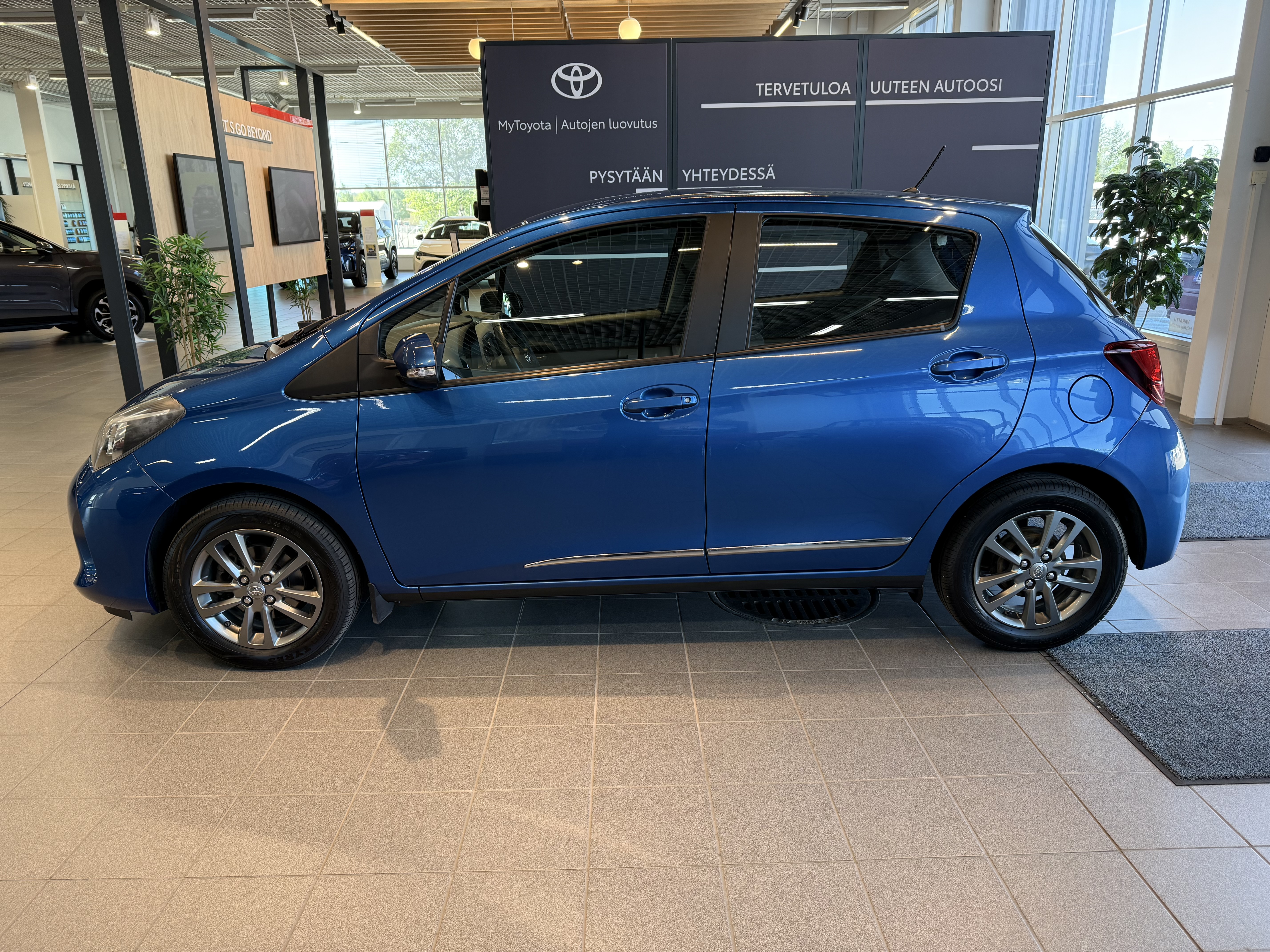 TOYOTA YARIS 2015