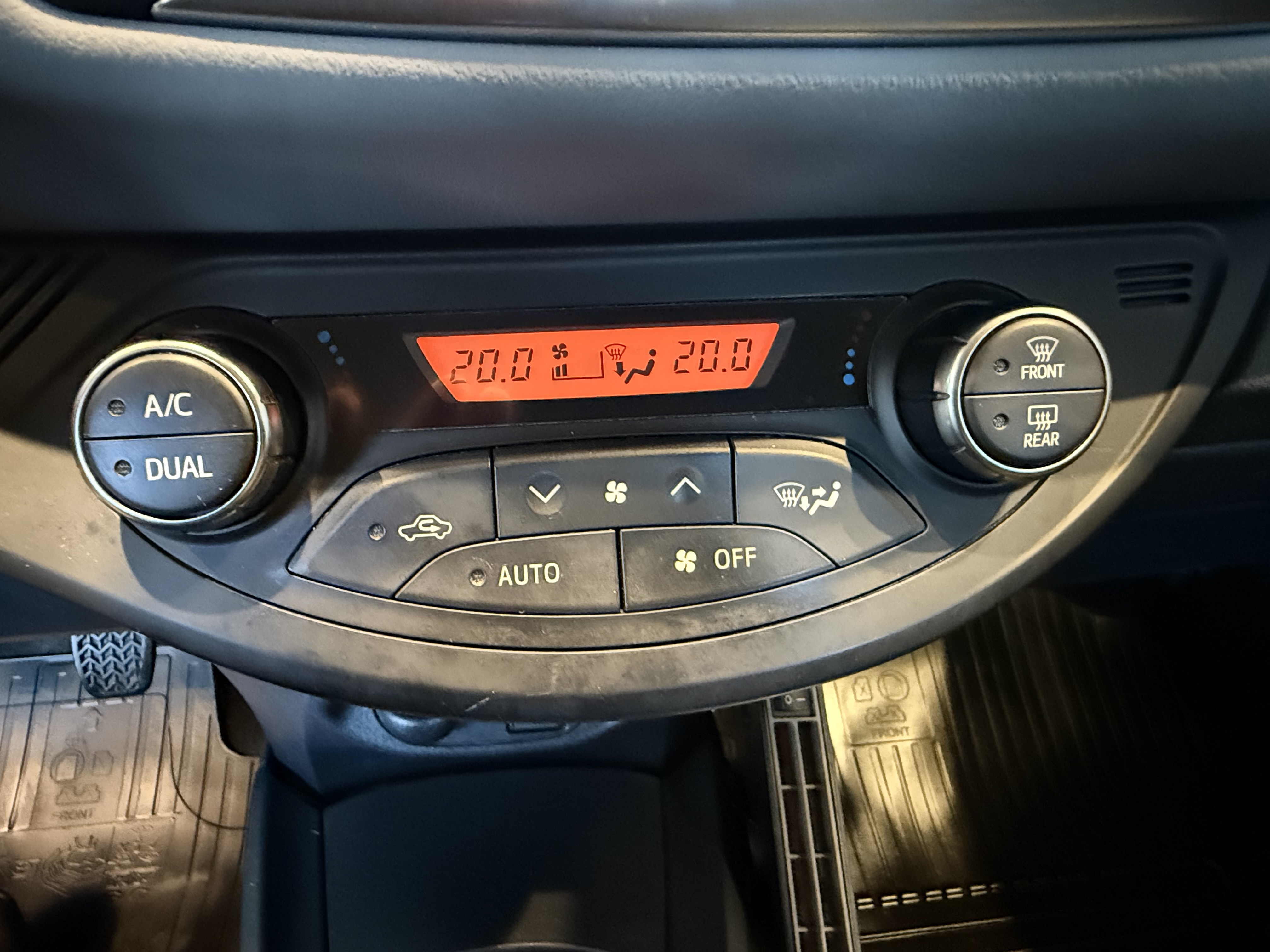 TOYOTA YARIS 2015