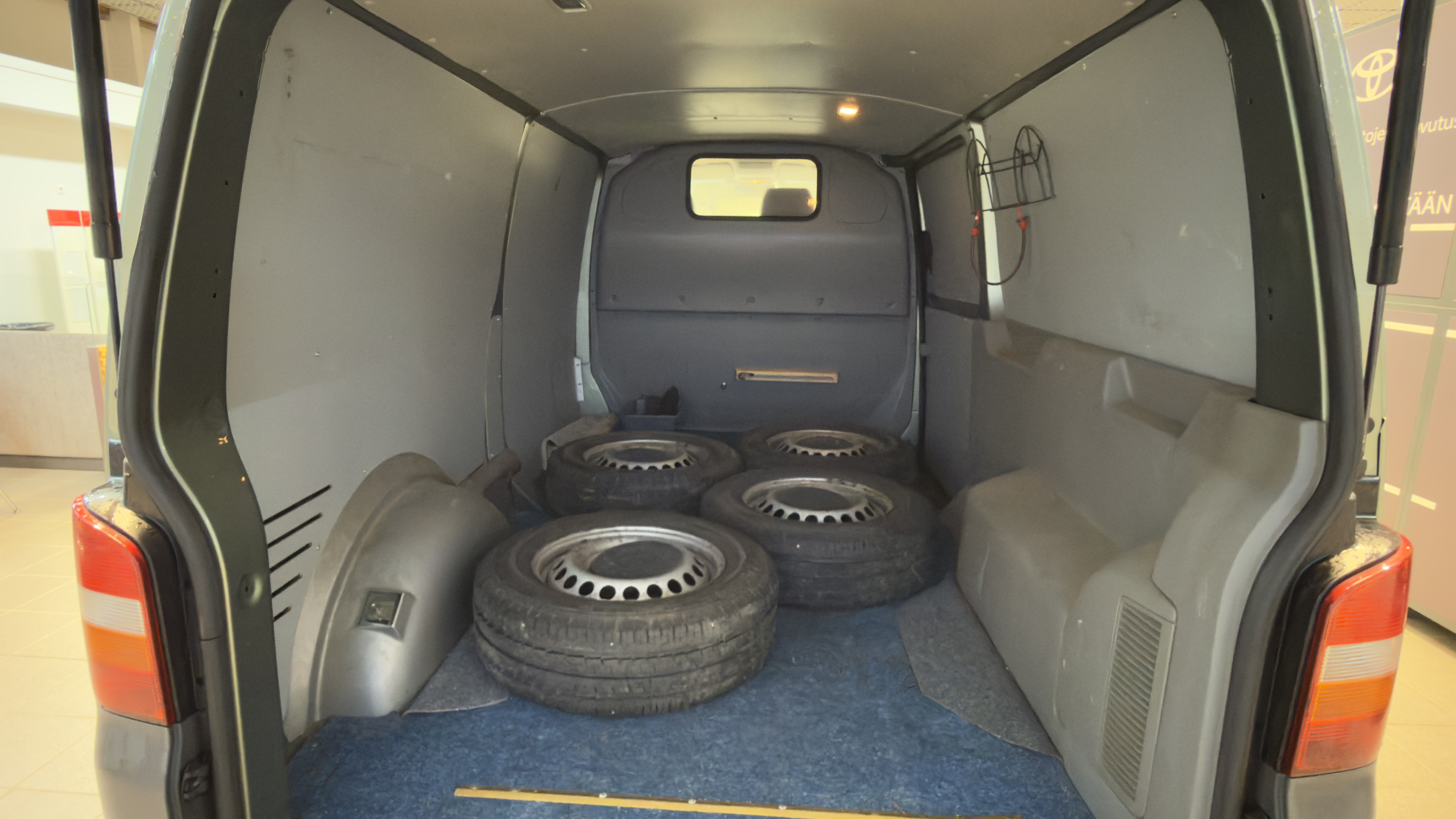 VOLKSWAGEN TRANSPORTER 2005