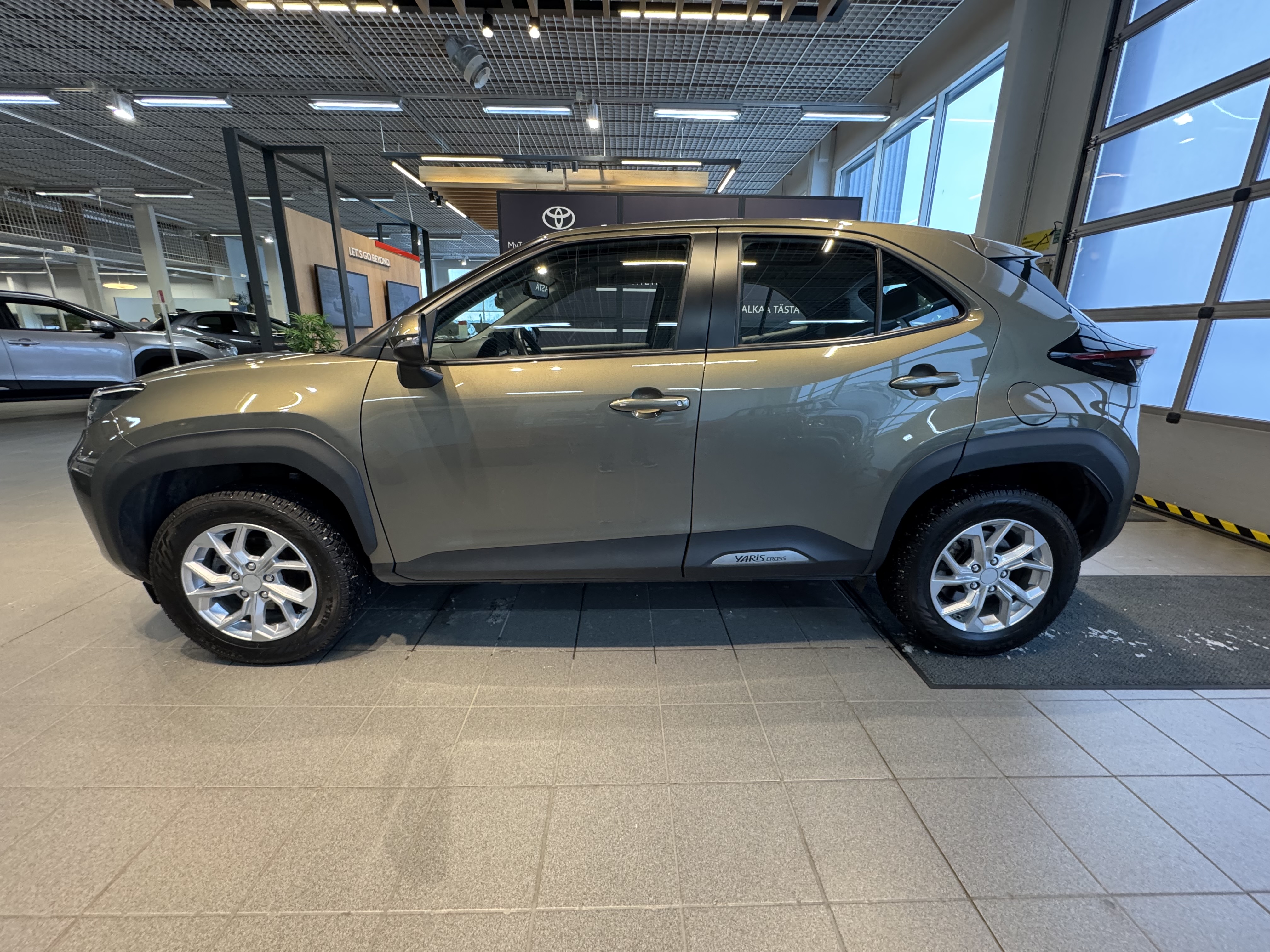 TOYOTA Yaris Cross 2024