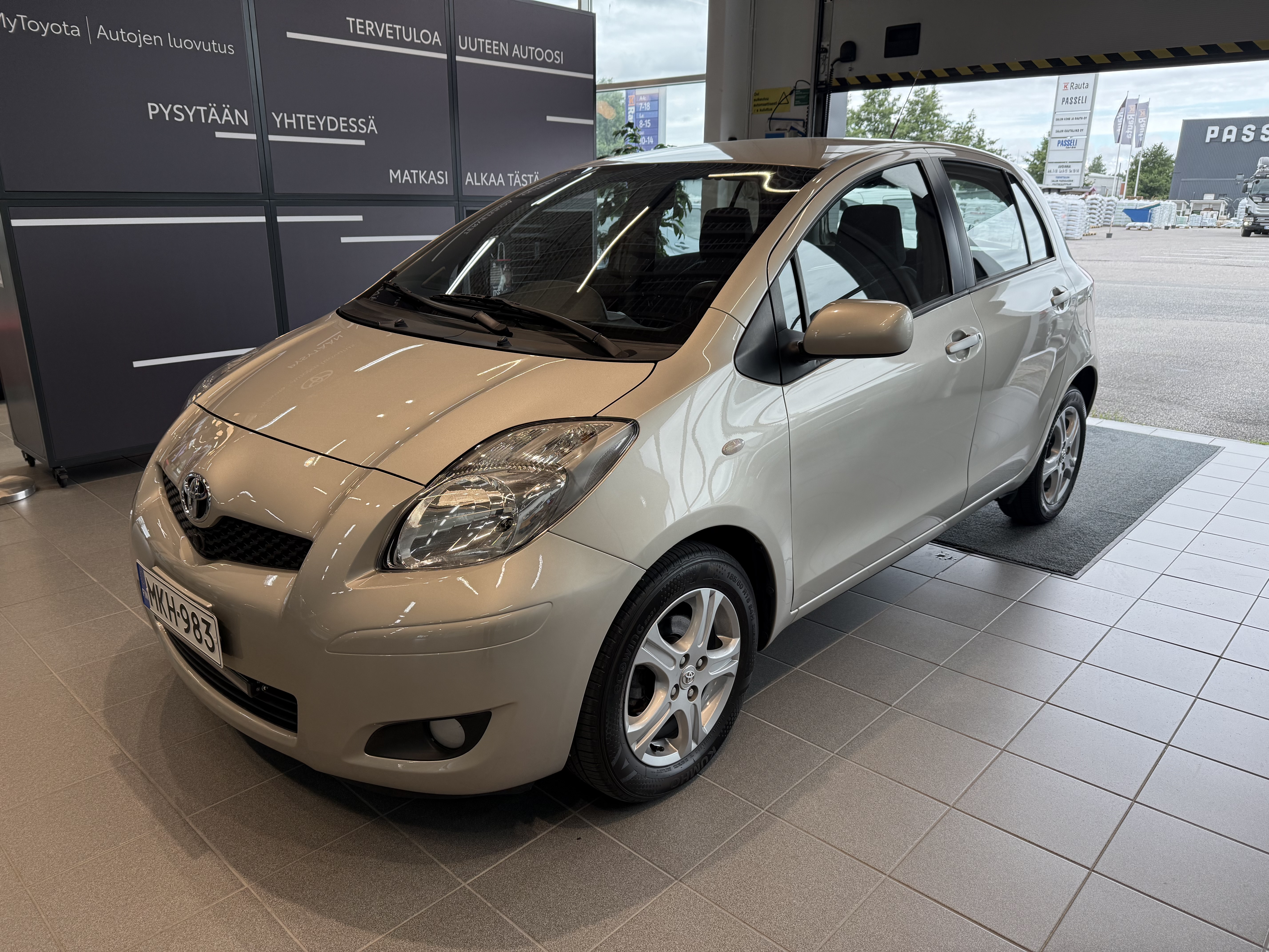 TOYOTA YARIS 2010
