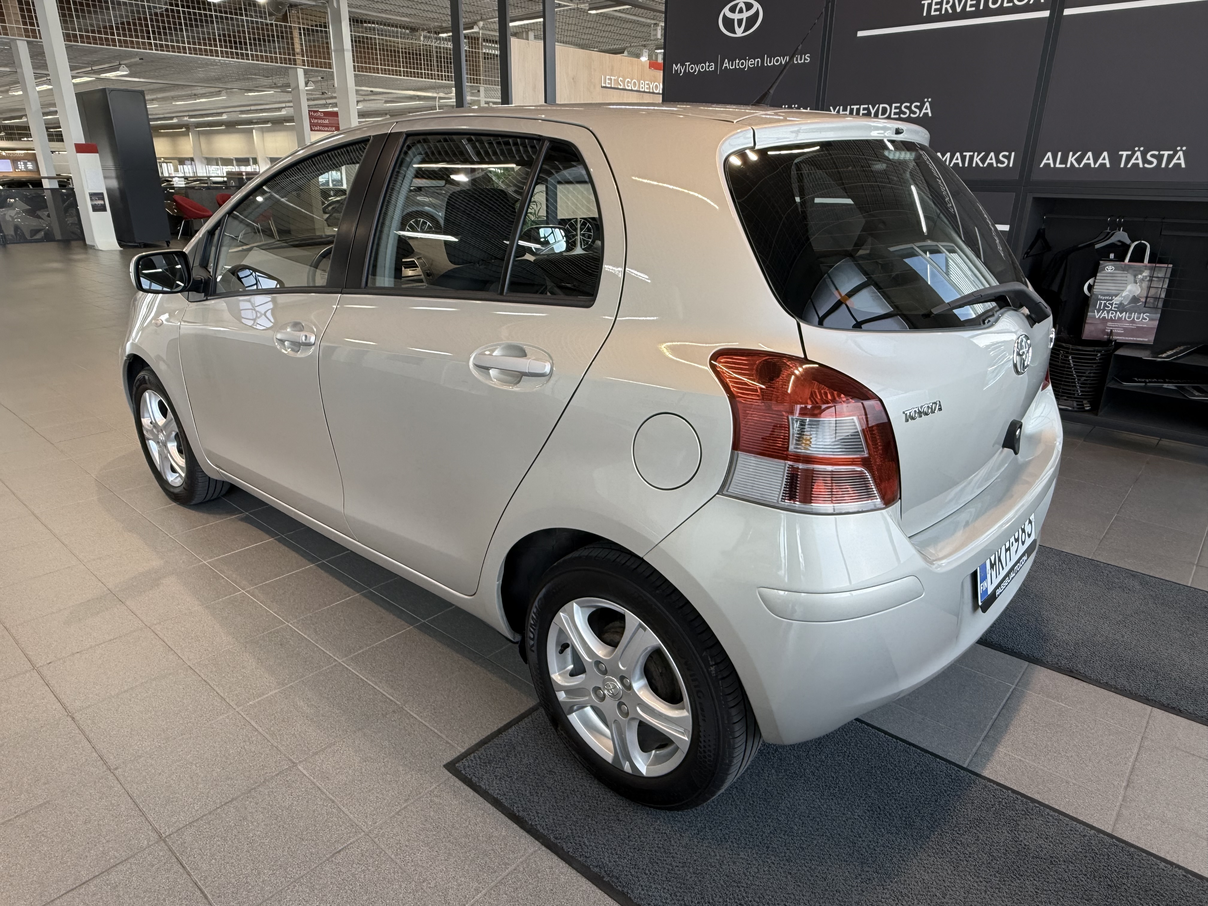 TOYOTA YARIS 2010
