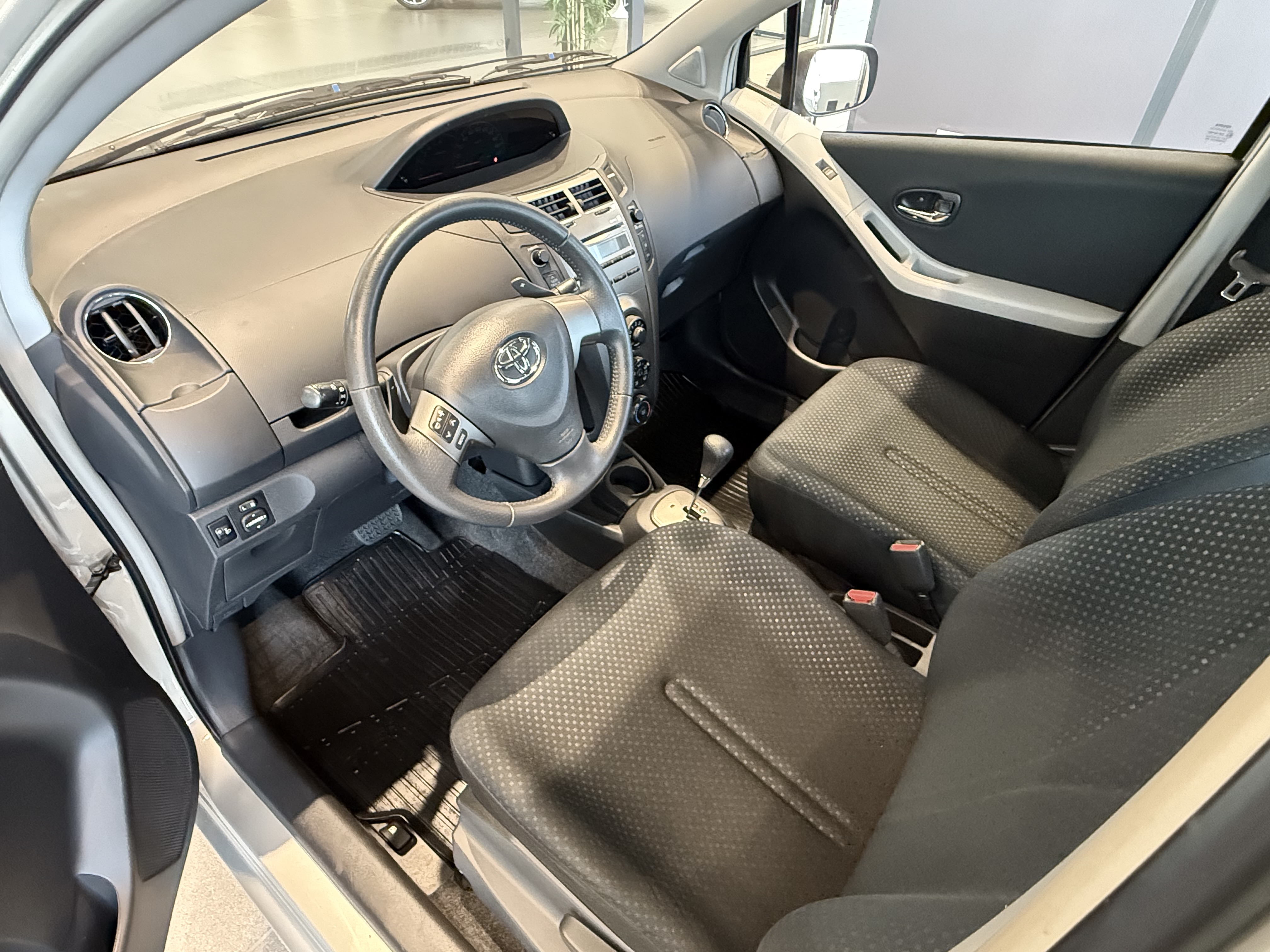 TOYOTA YARIS 2010