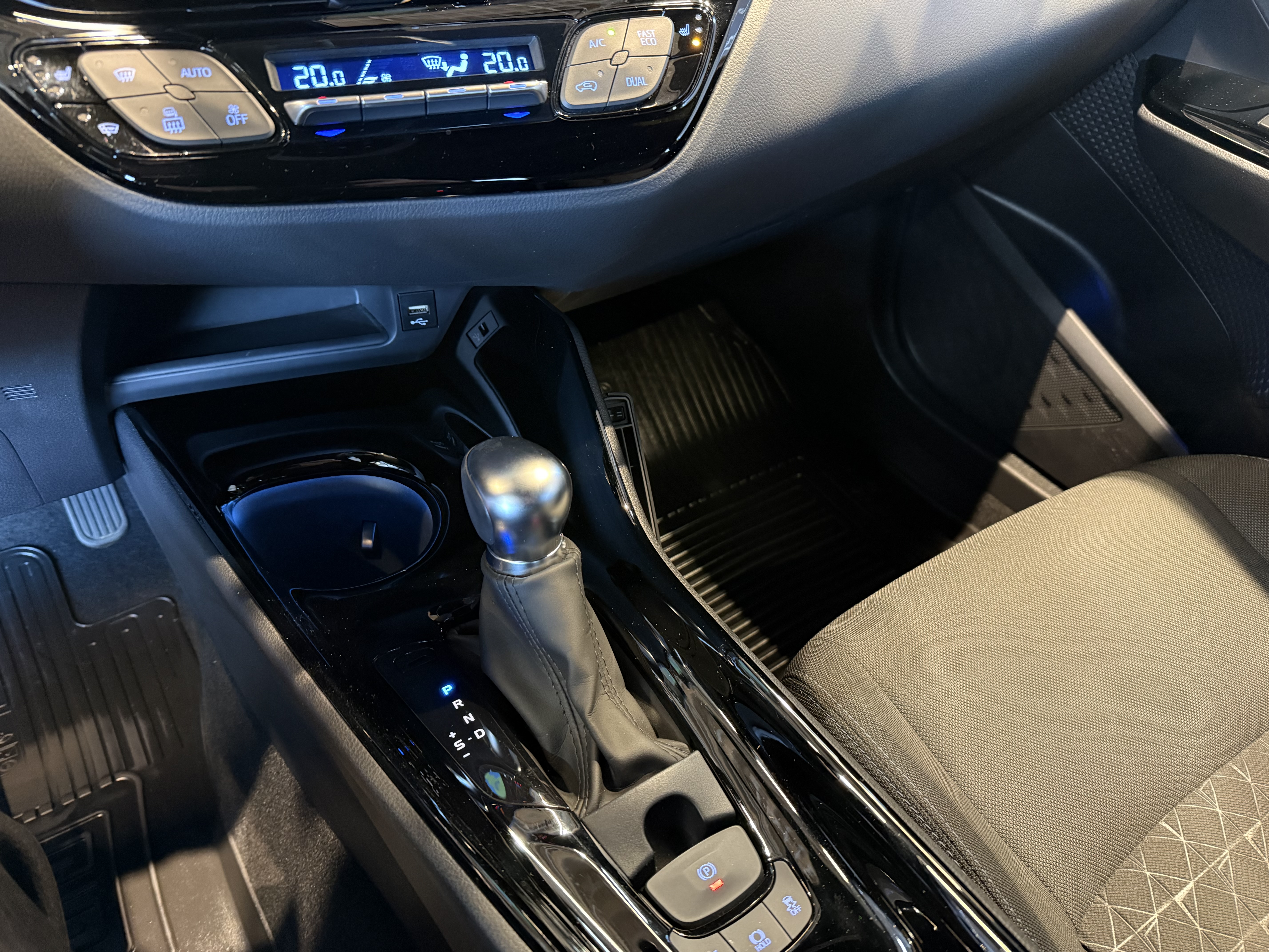 TOYOTA C-HR 2022