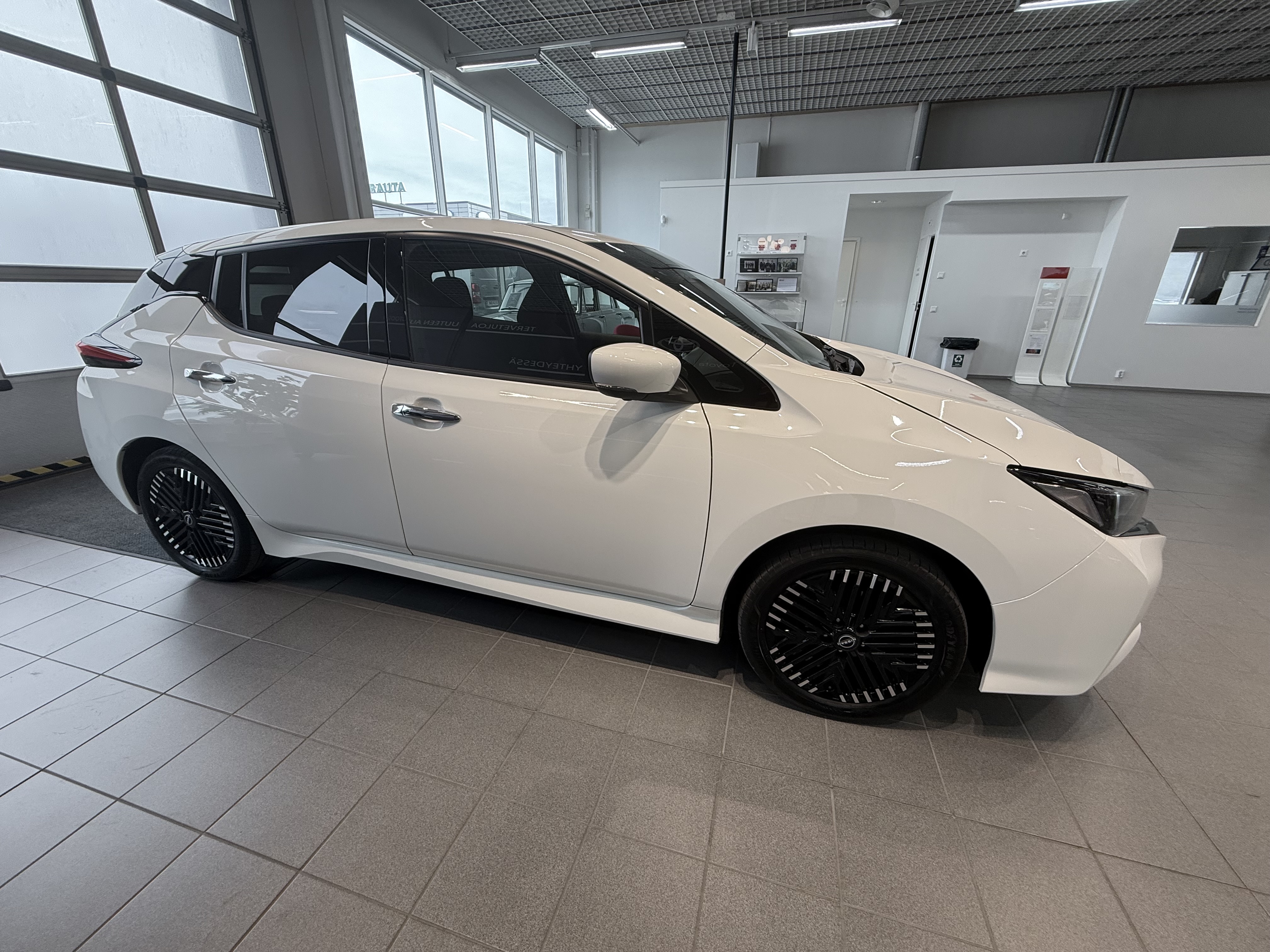 NISSAN Leaf 2023