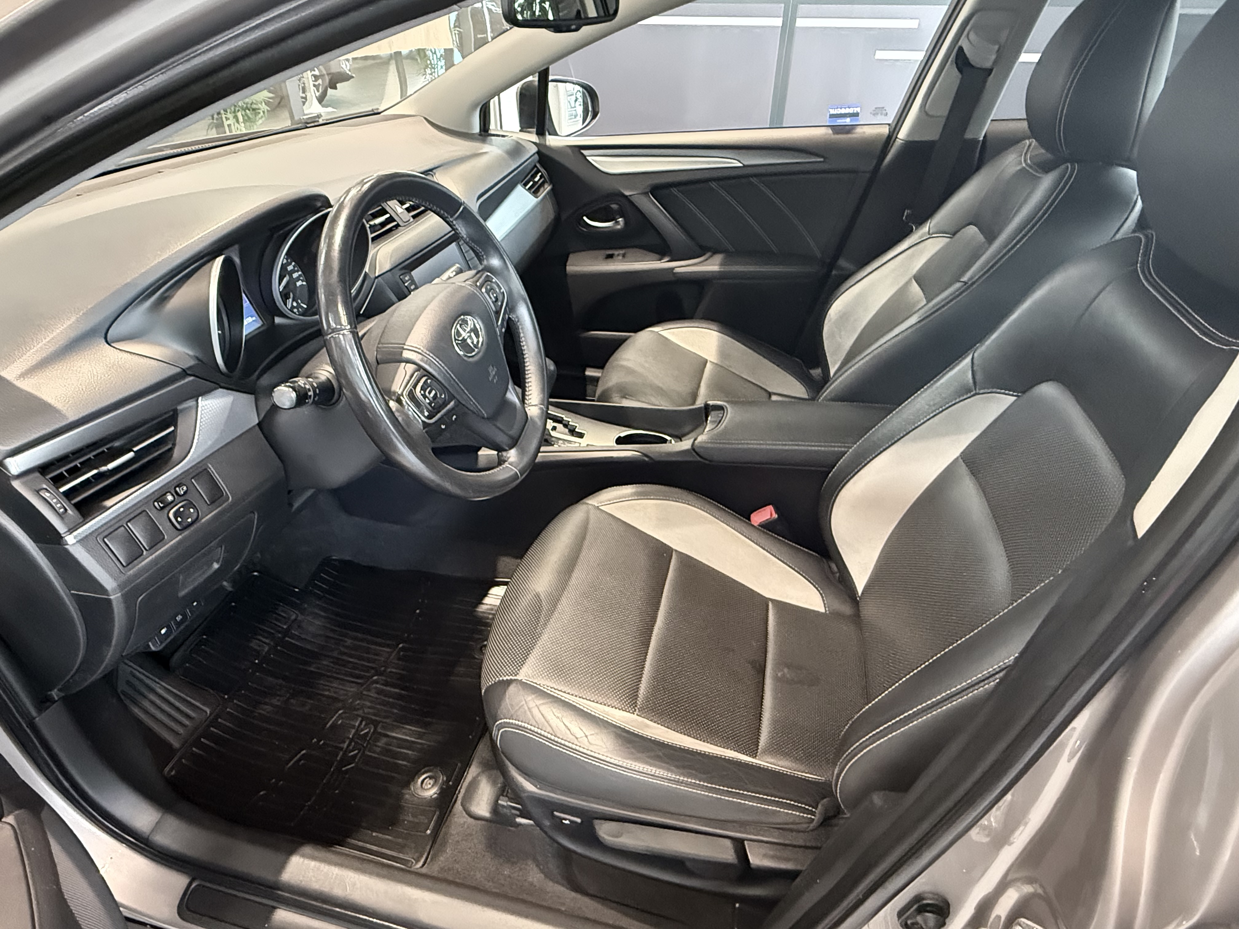 TOYOTA AVENSIS 2015