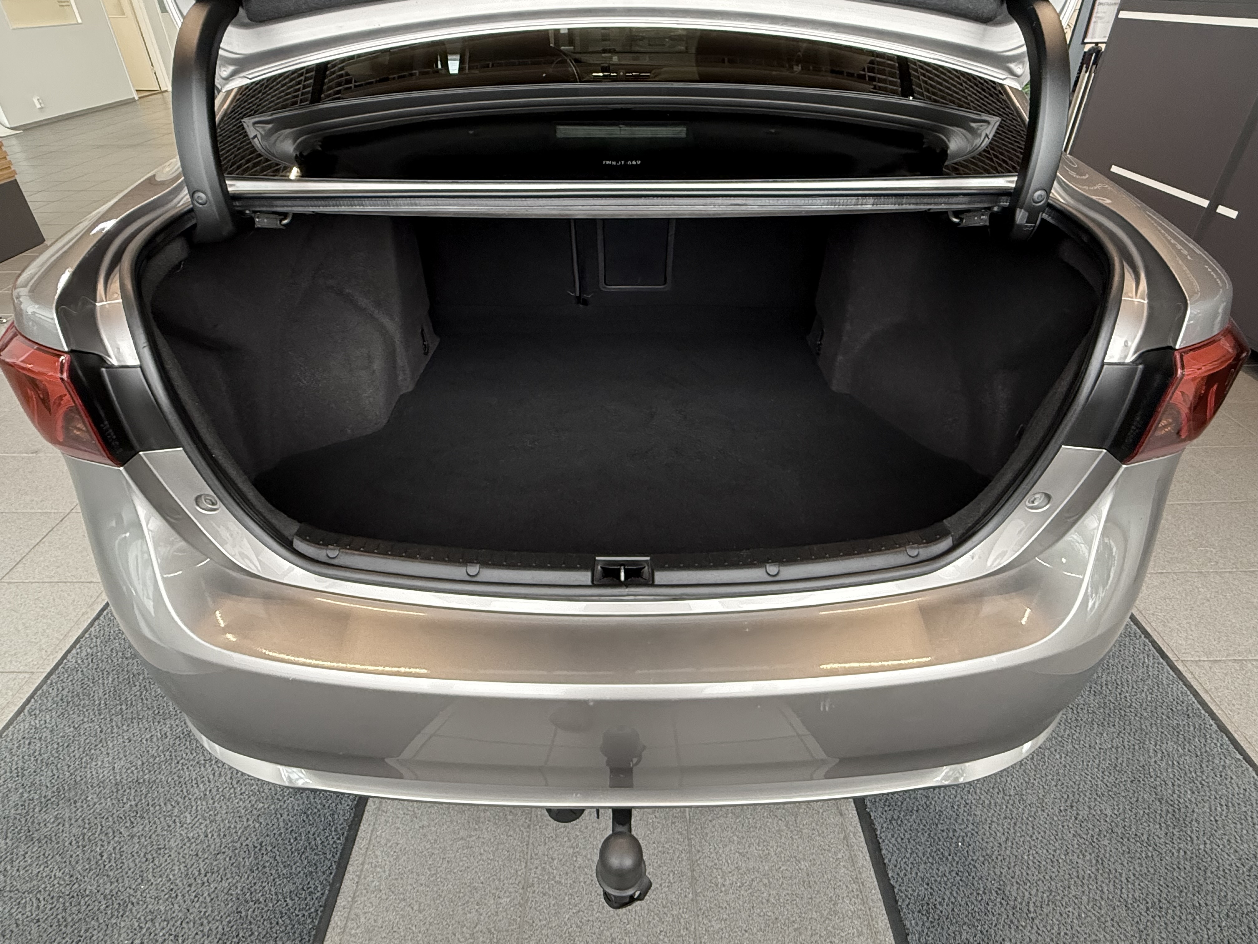 TOYOTA AVENSIS 2015