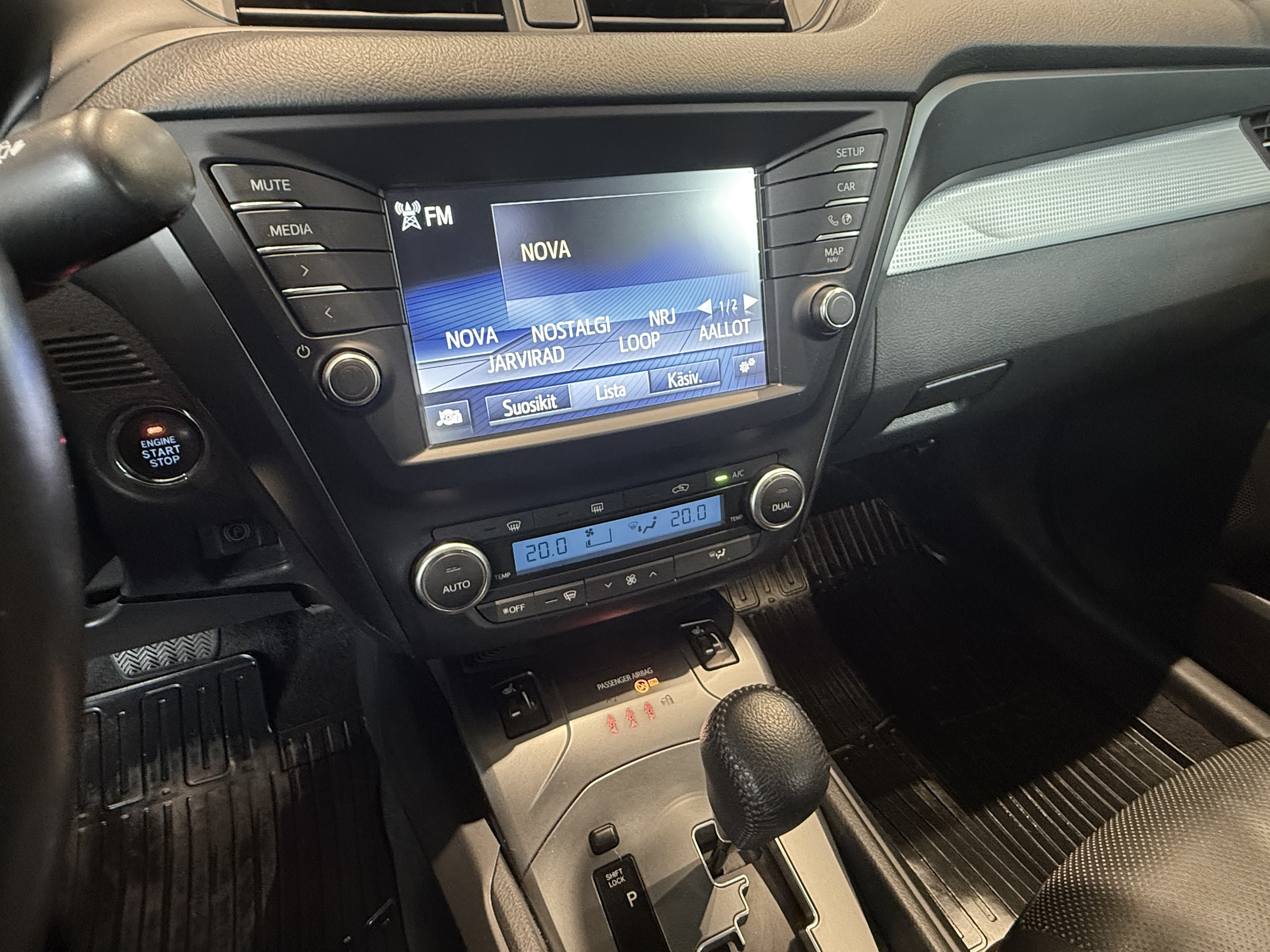 TOYOTA AVENSIS 2015