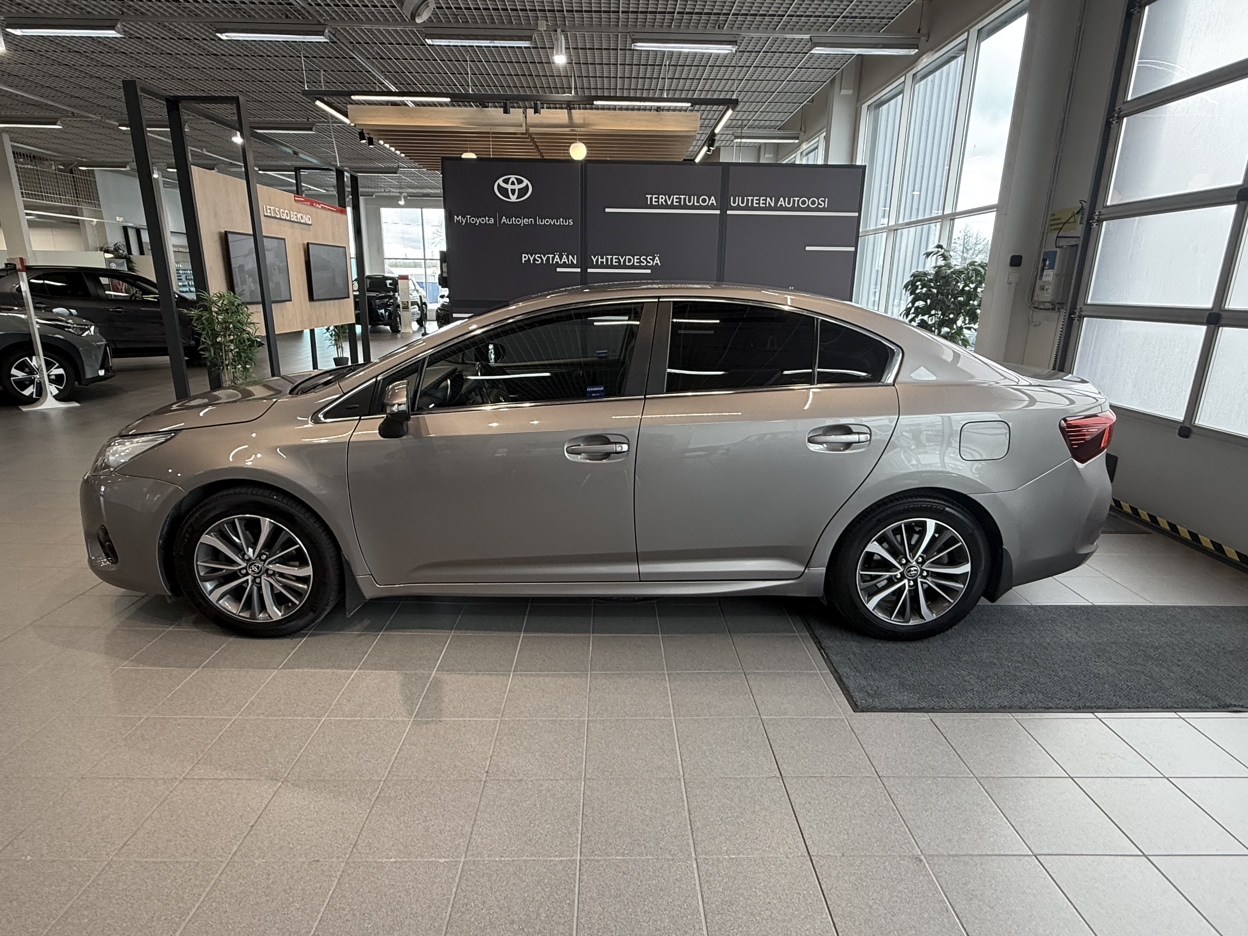 TOYOTA AVENSIS 2015