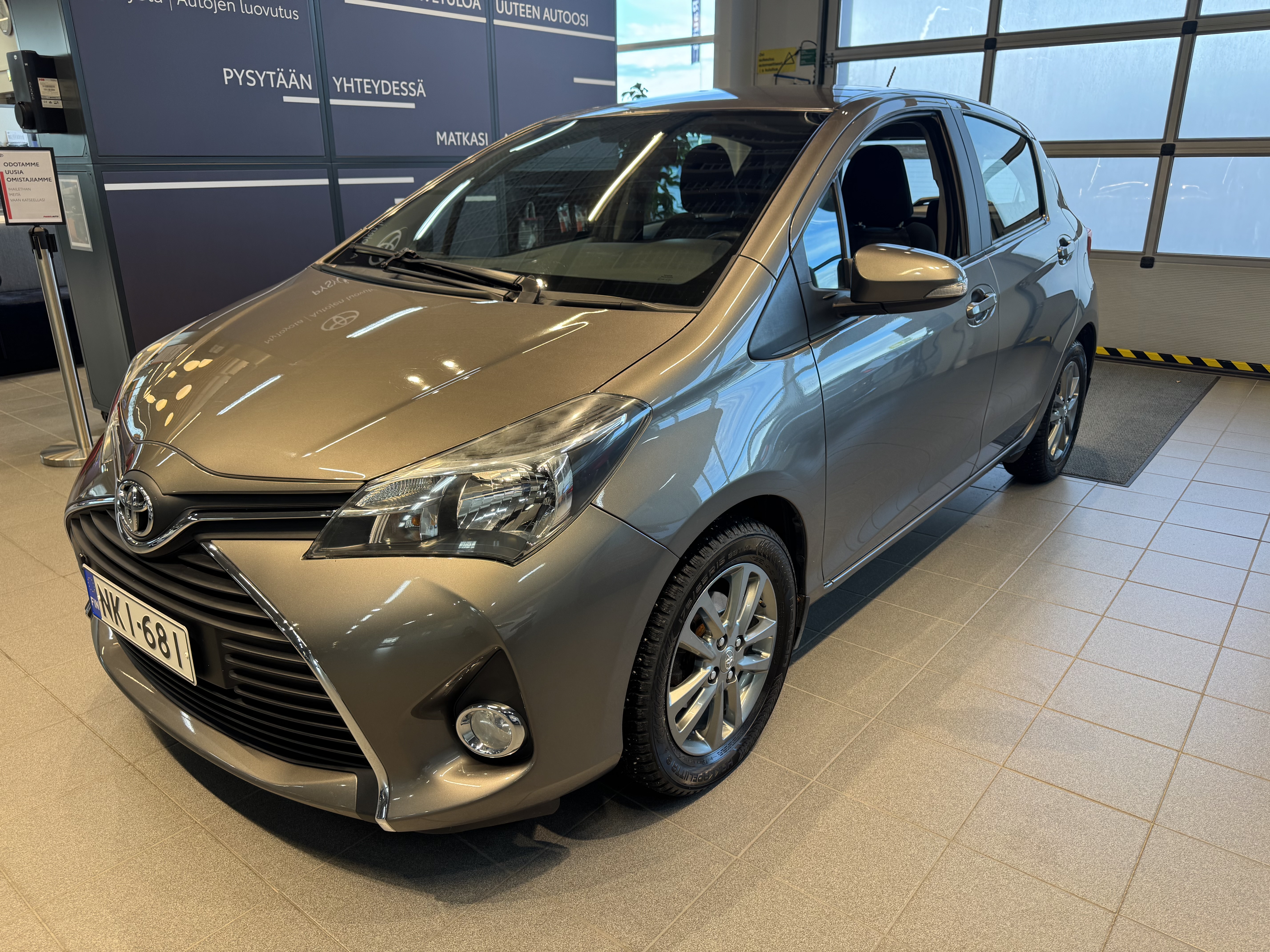 TOYOTA YARIS 2016