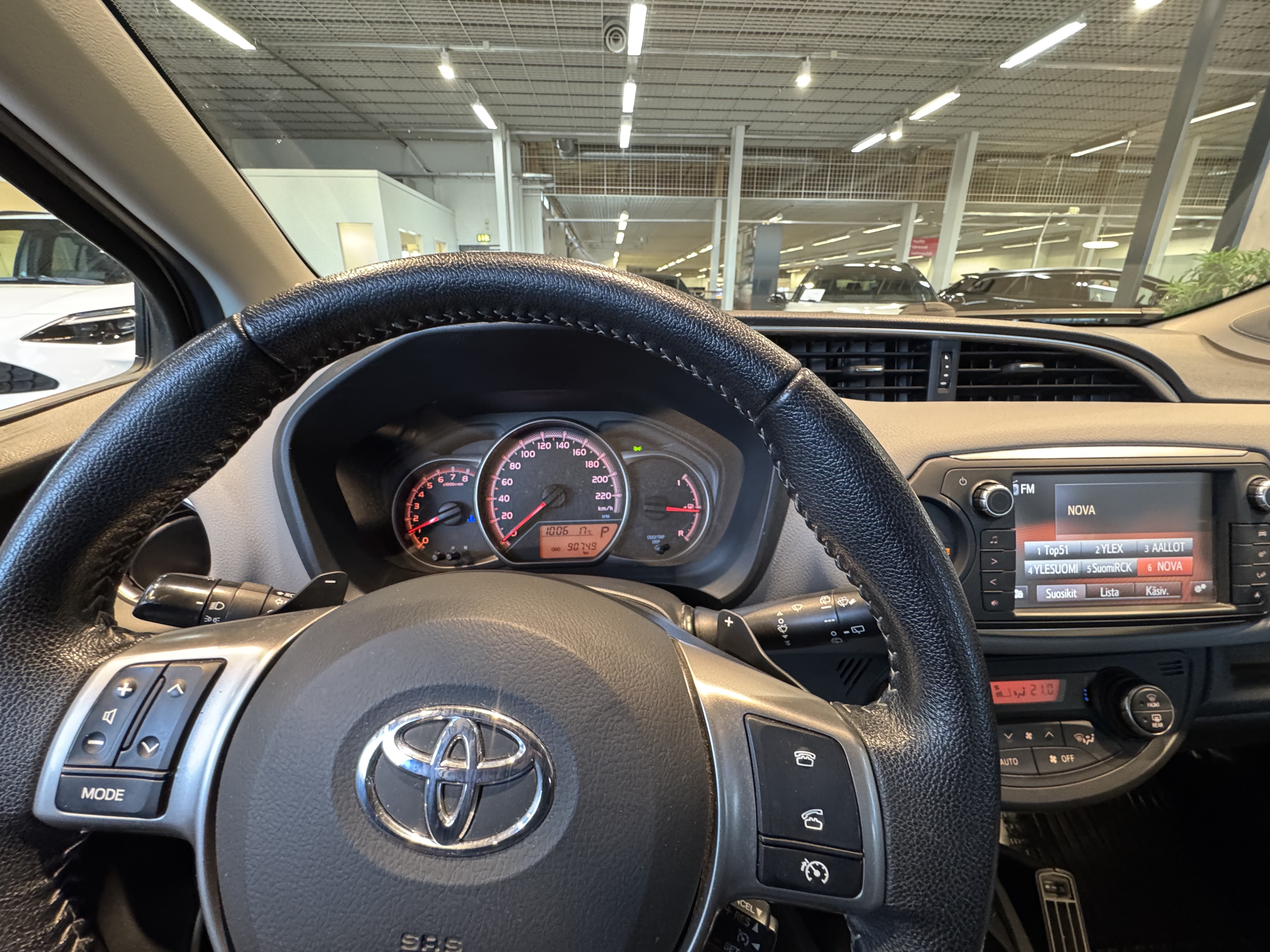 TOYOTA YARIS 2016