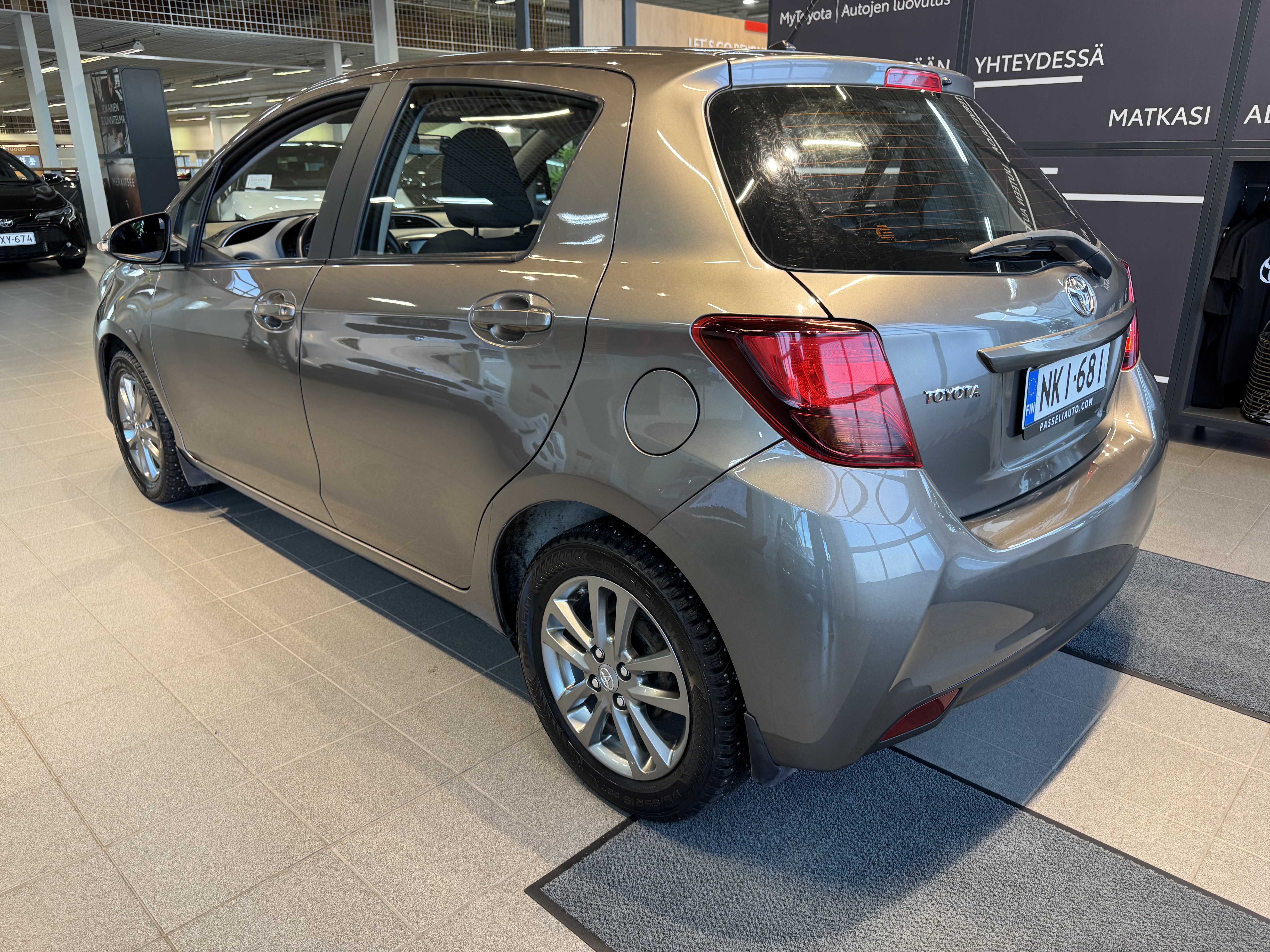 TOYOTA YARIS 2016