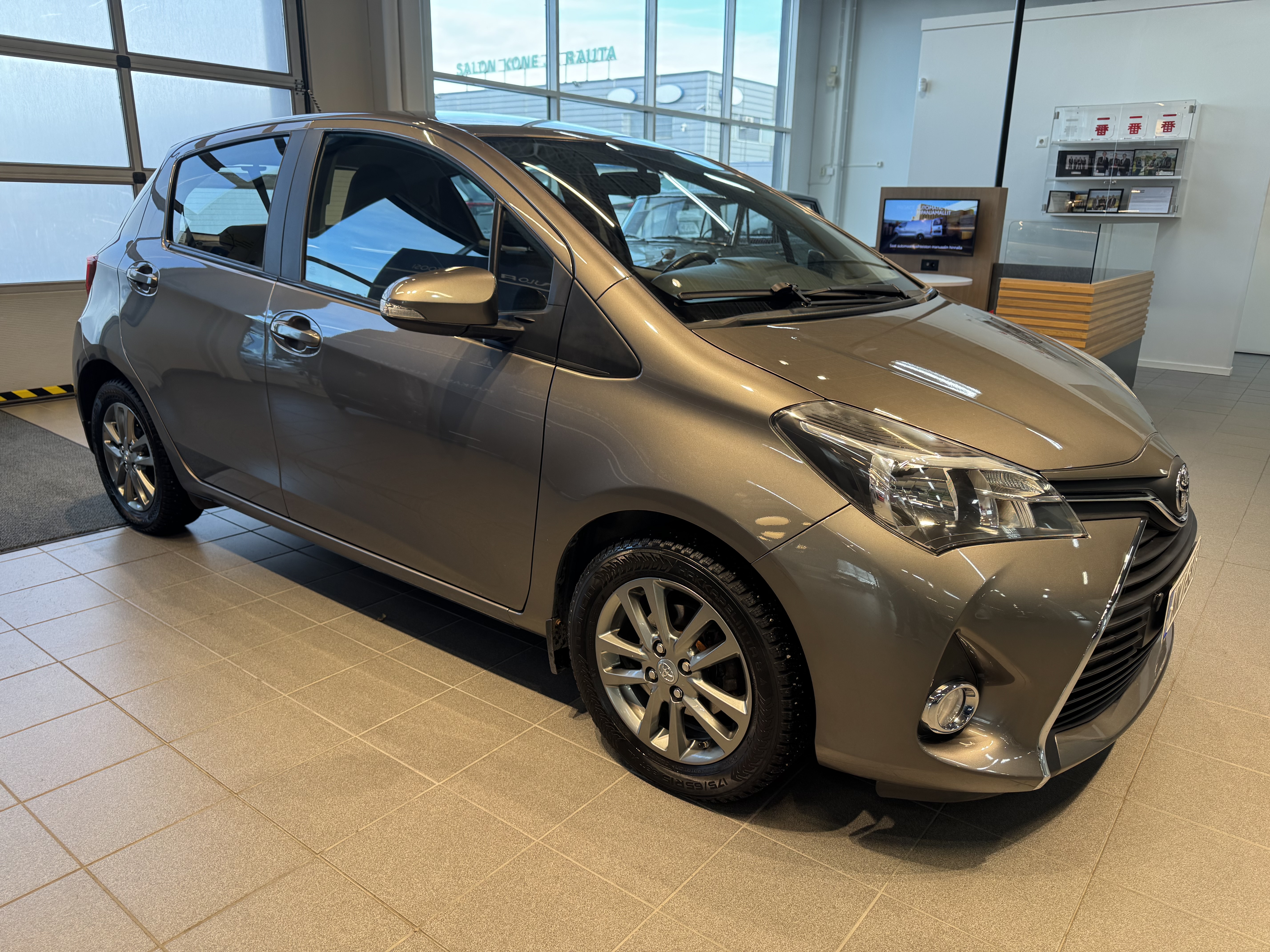 TOYOTA YARIS 2016