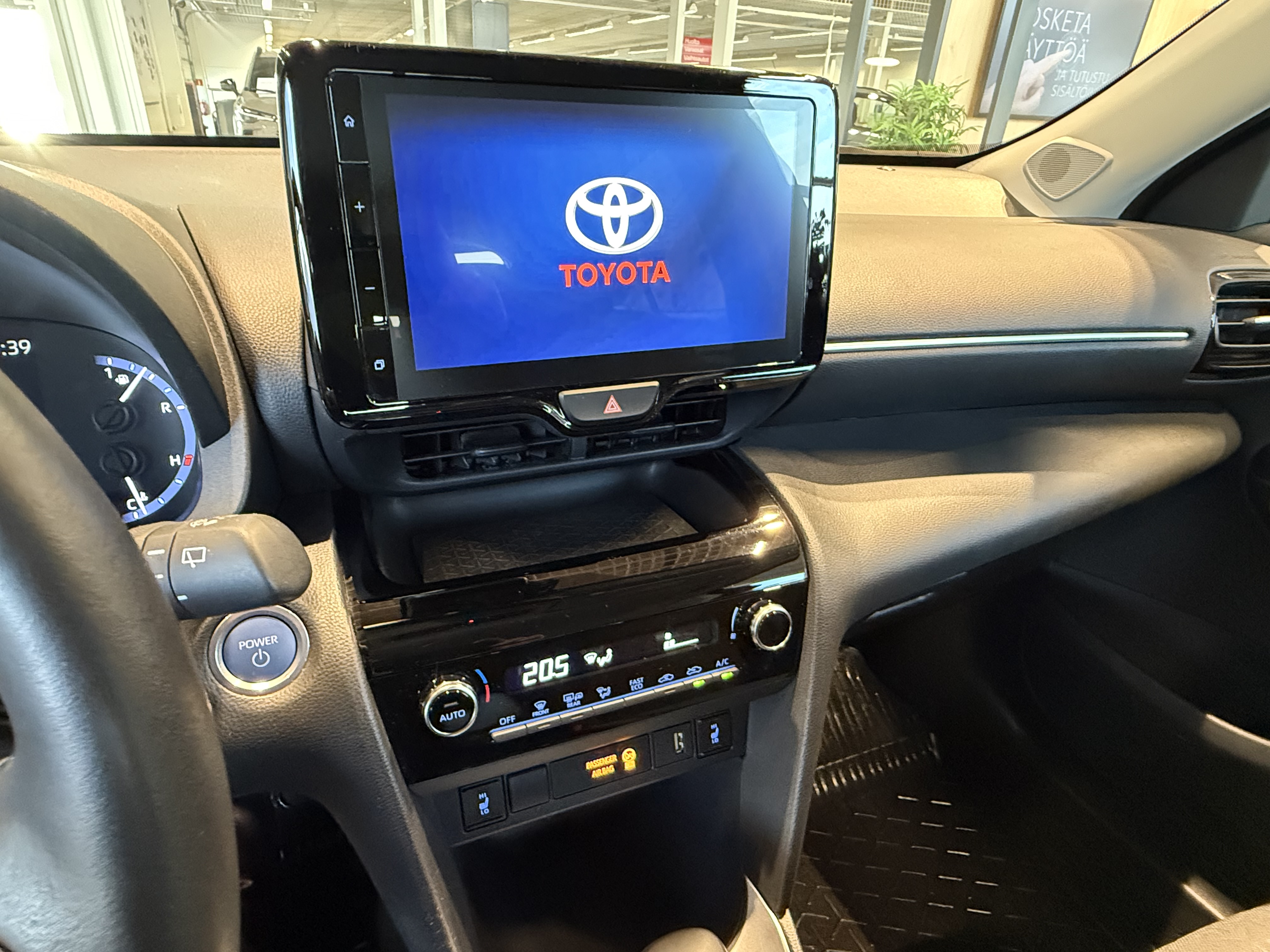 TOYOTA Yaris Cross 2024